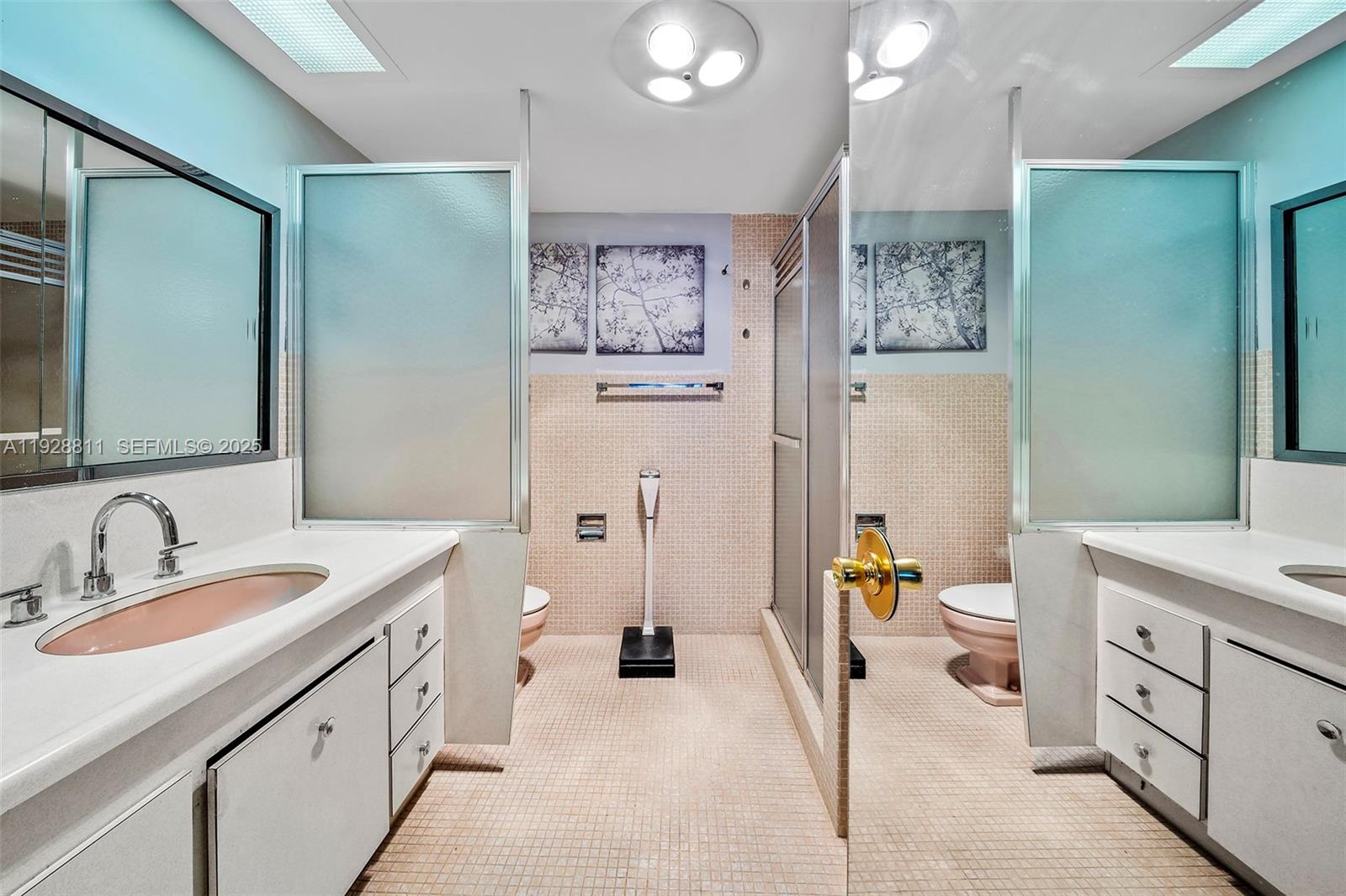 IMPERIAL HOUSE CONDO - Residential