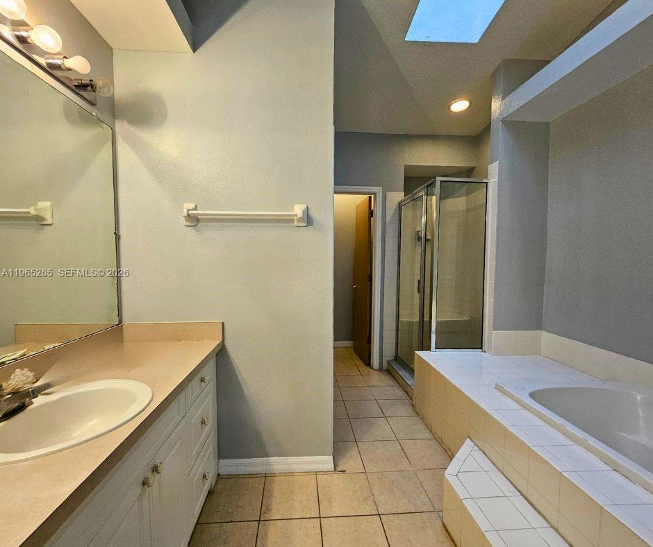 ISLAND CLUB WEST PH 02 - Residential