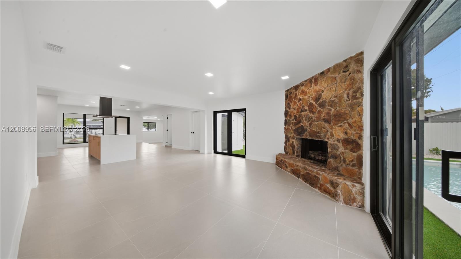 SO MIAMI HEIGHTS ADDN E - Residential