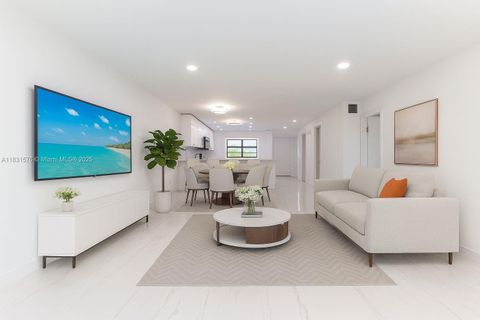 8435 Casa Del Lago 22-C Boca Raton FL 33433