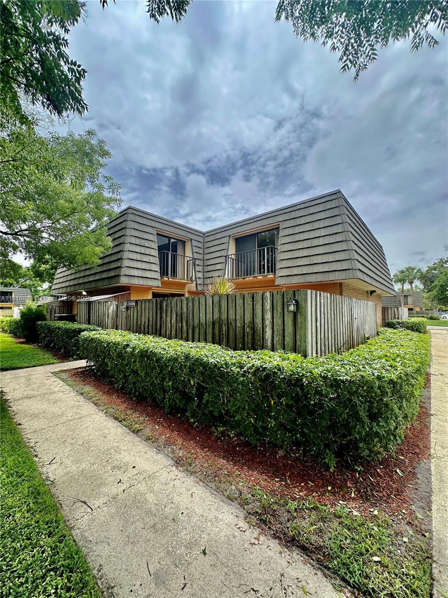 VILLAGE OF SANDALWOOD LAK - Residential