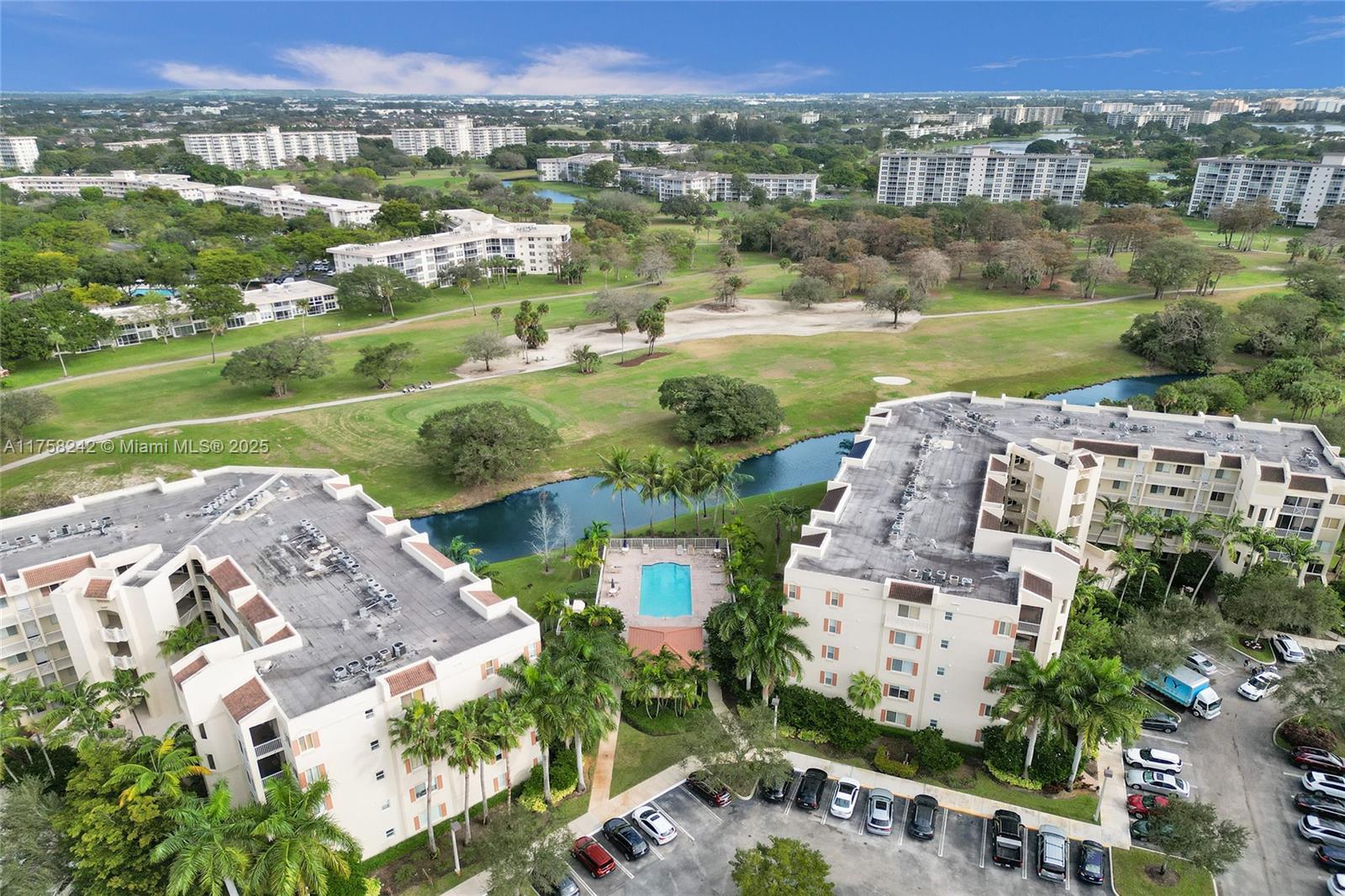 3500 Oaks Clubhouse Dr 501