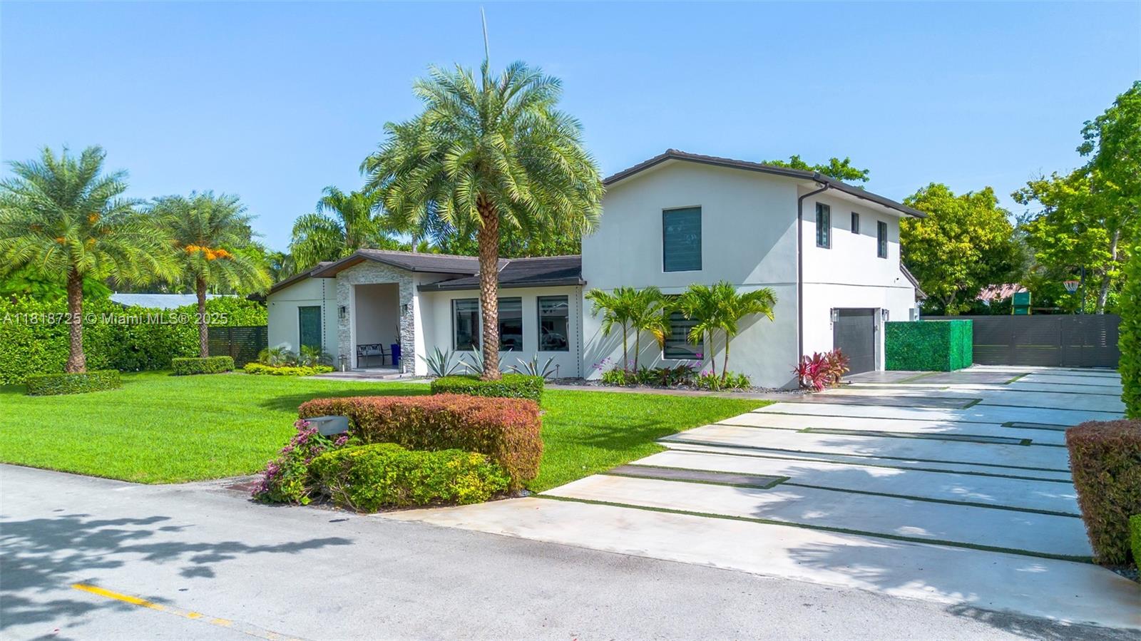 COLLEGE MNR - Residential