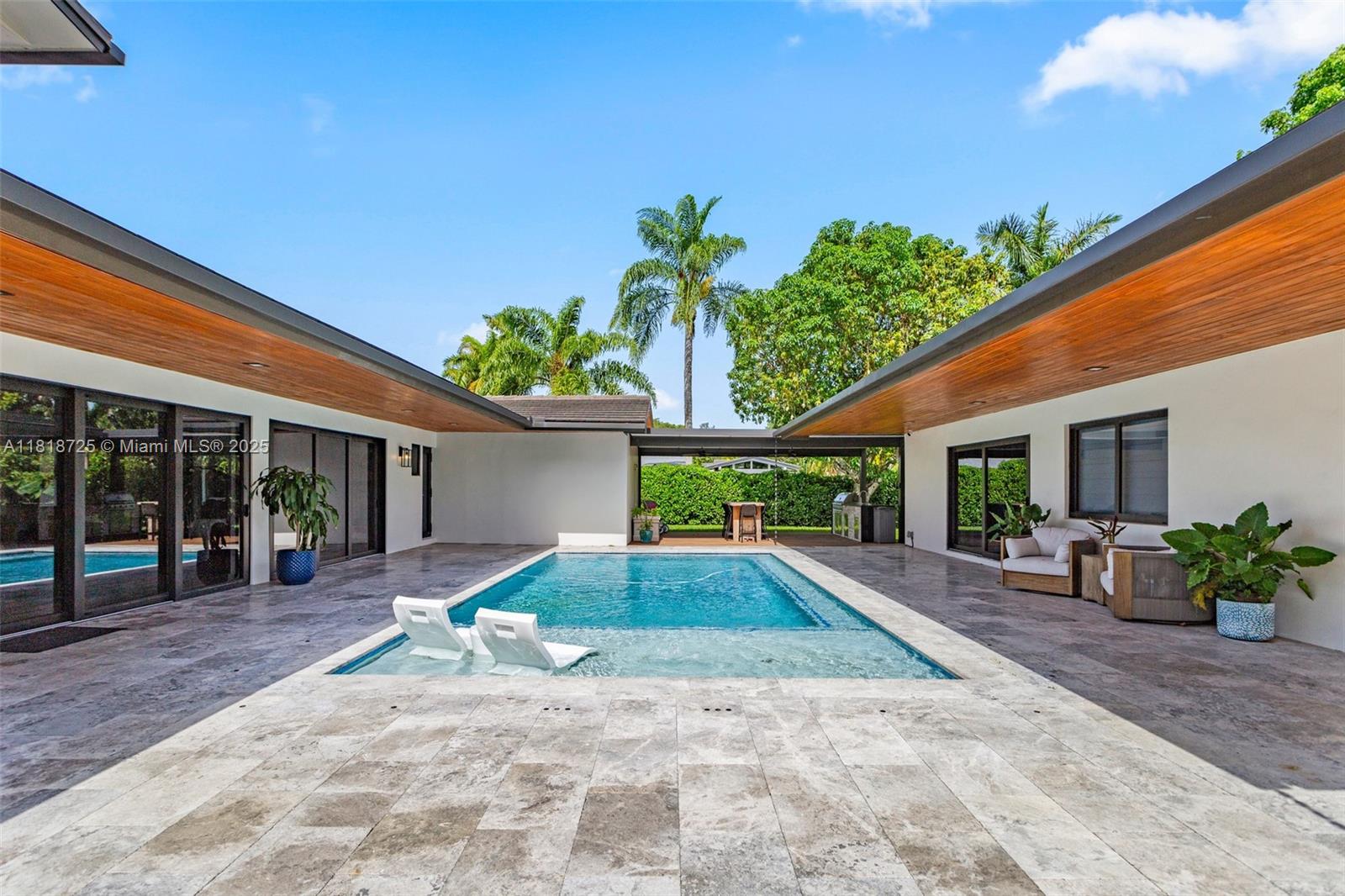 COLLEGE MNR - Residential