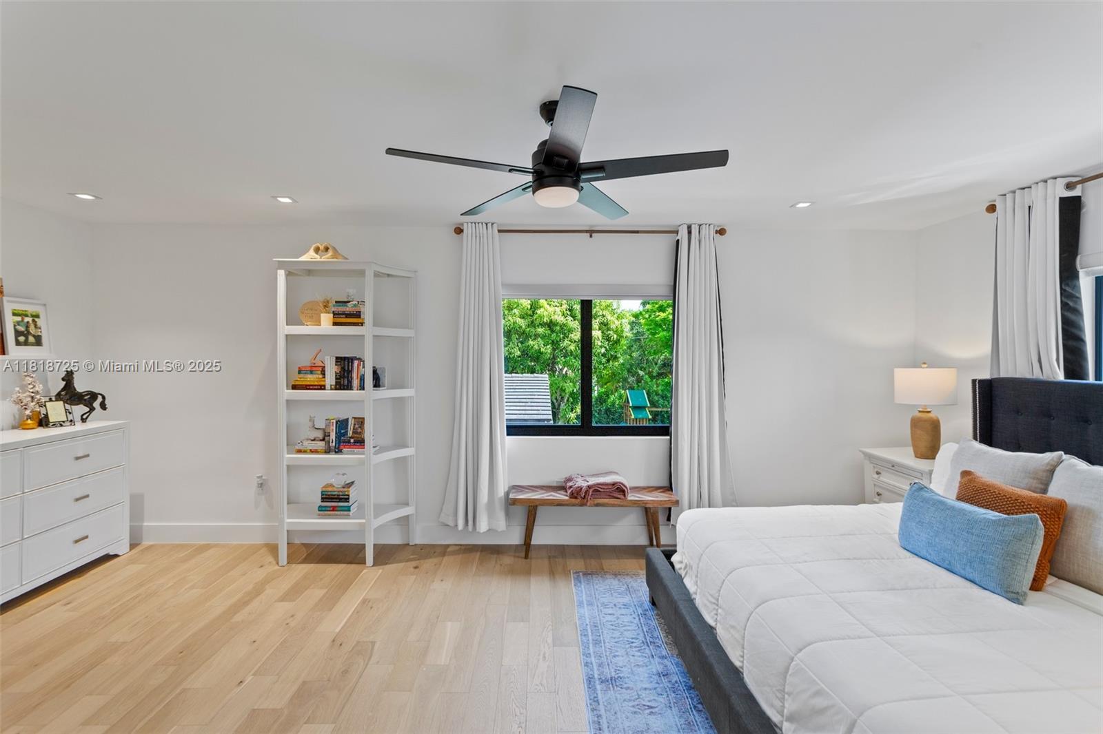 COLLEGE MNR - Residential