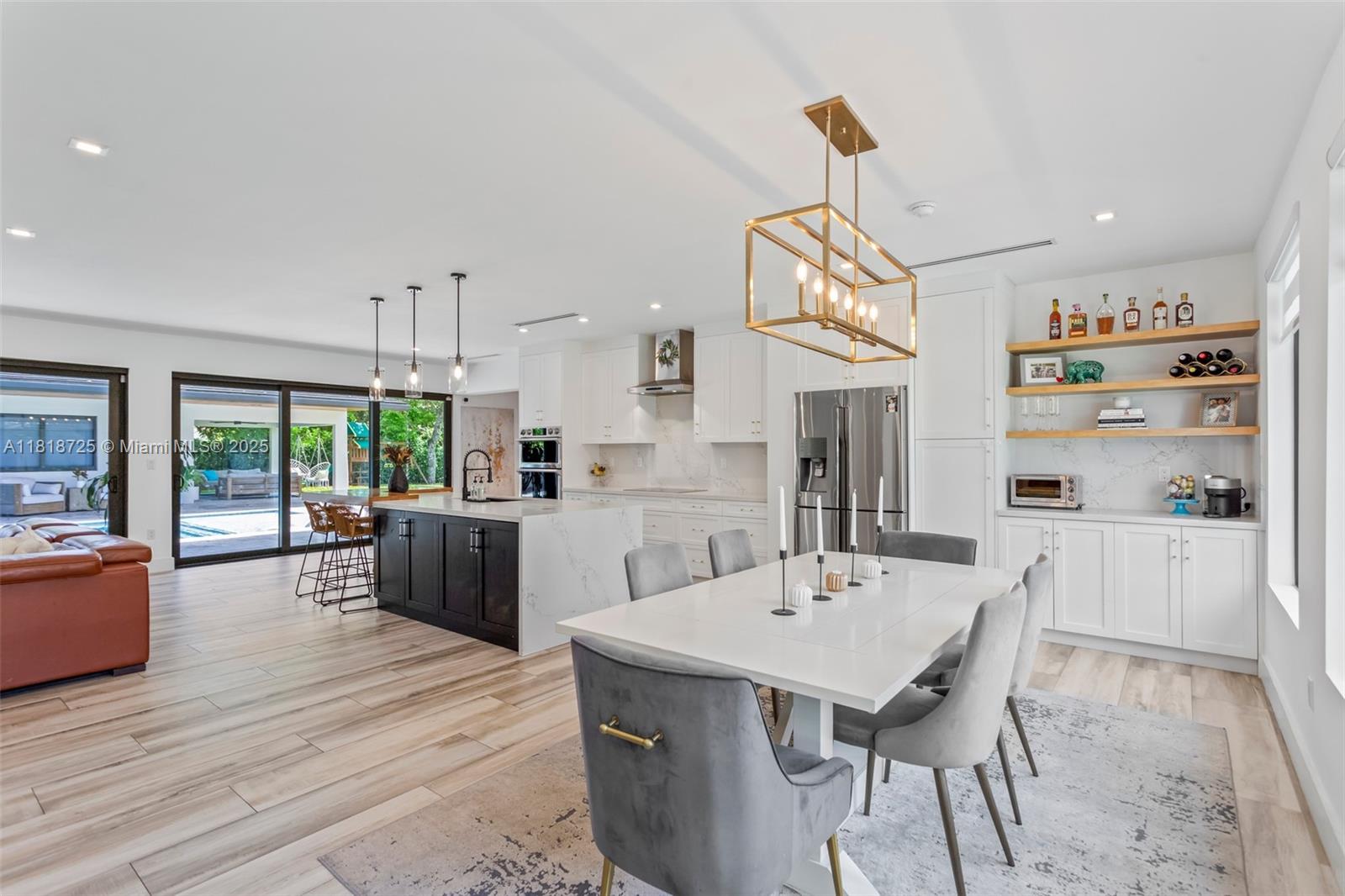 COLLEGE MNR - Residential