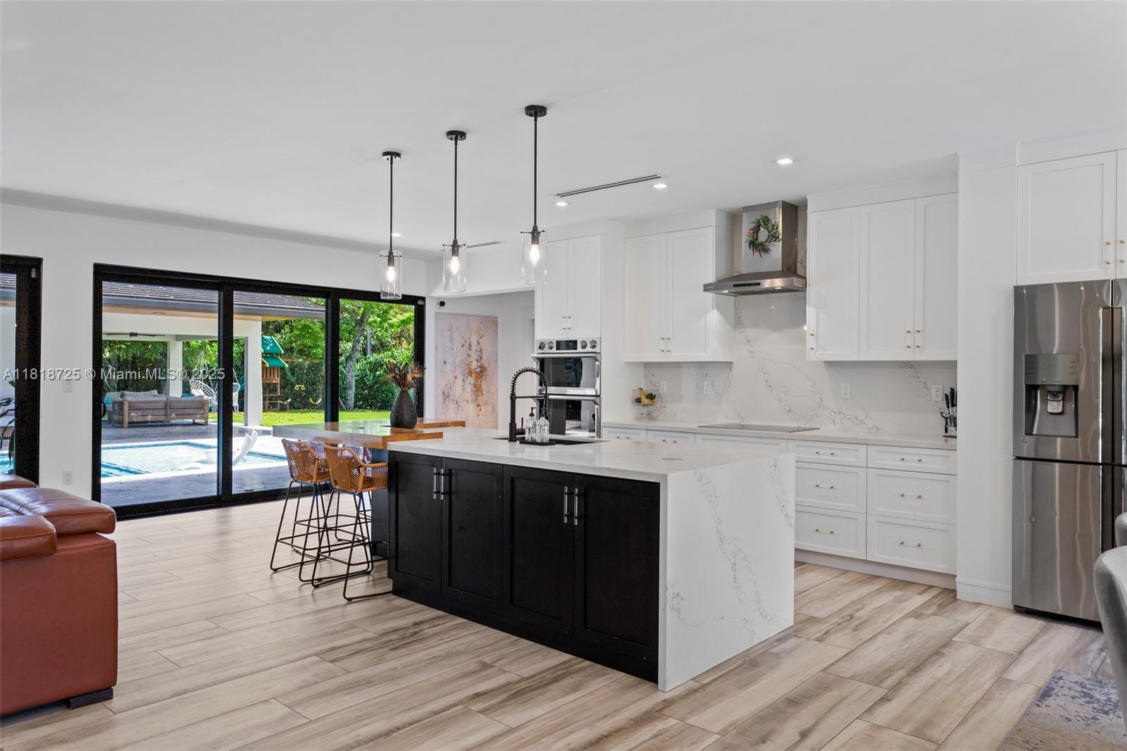 COLLEGE MNR - Residential