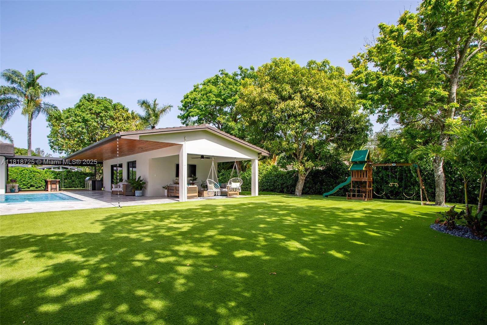 COLLEGE MNR - Residential