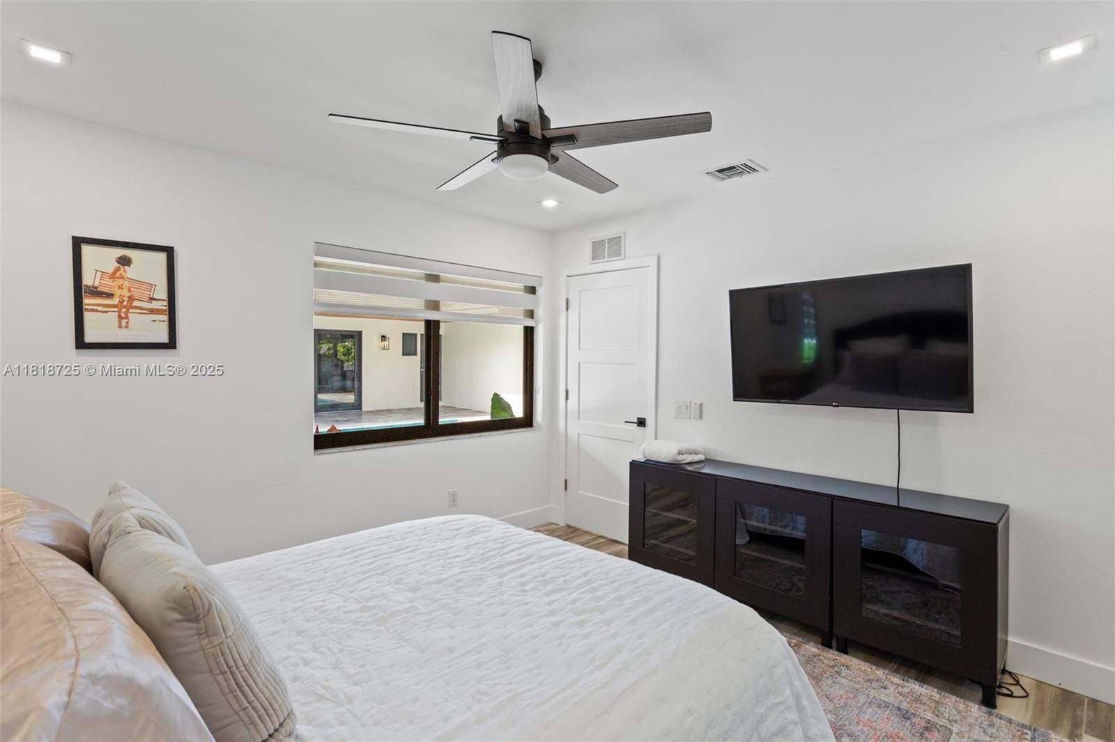 COLLEGE MNR - Residential