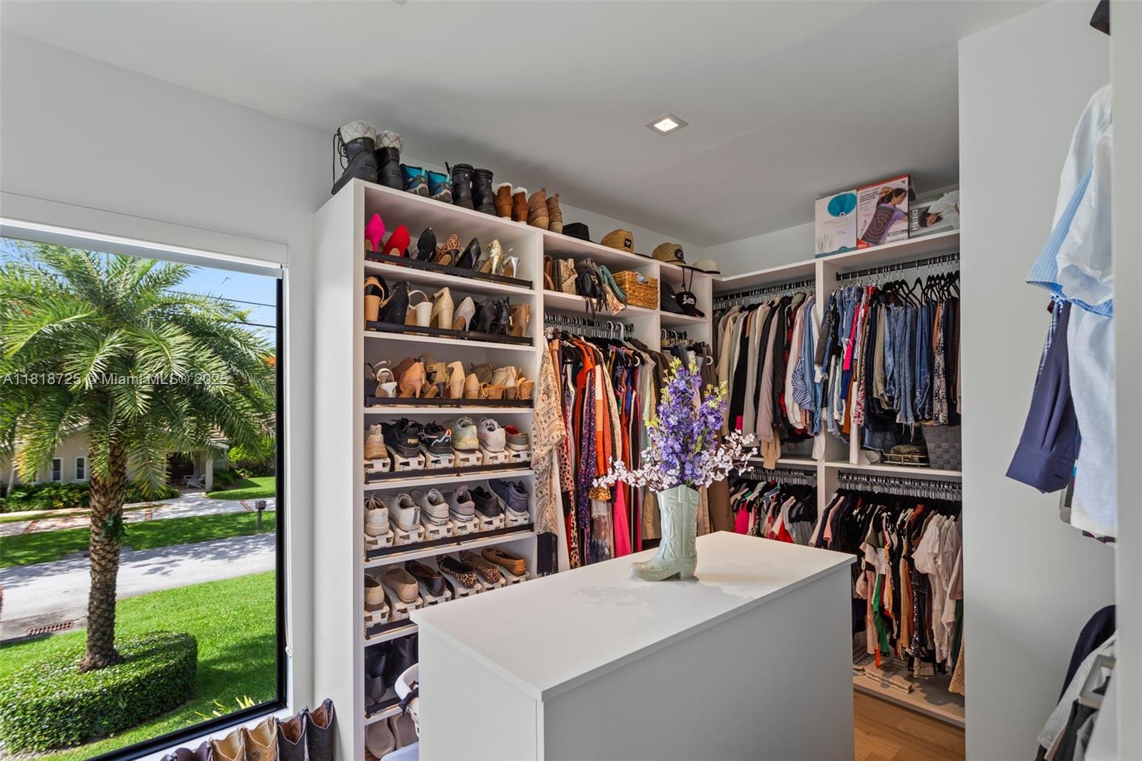 COLLEGE MNR - Residential