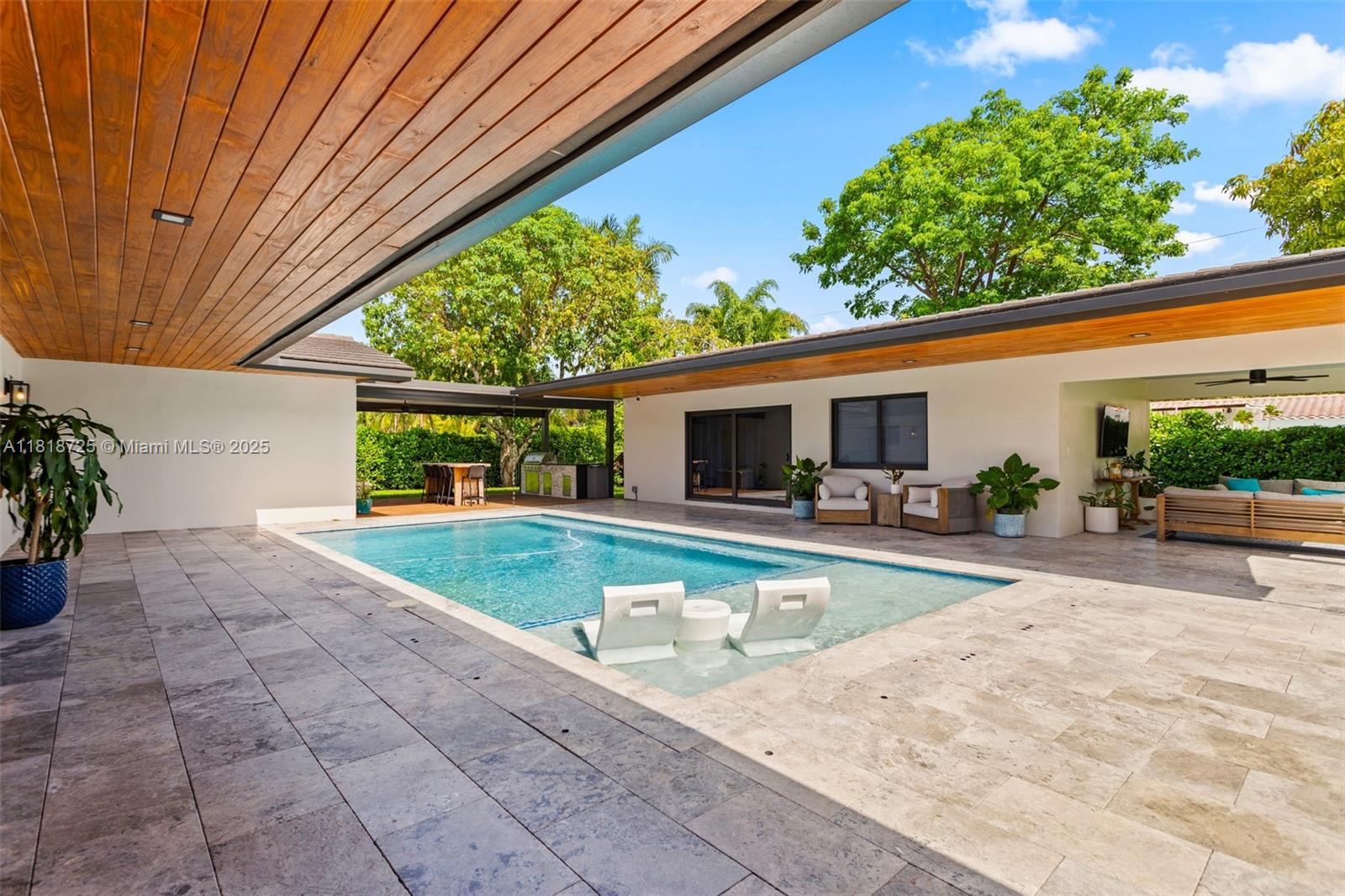 COLLEGE MNR - Residential