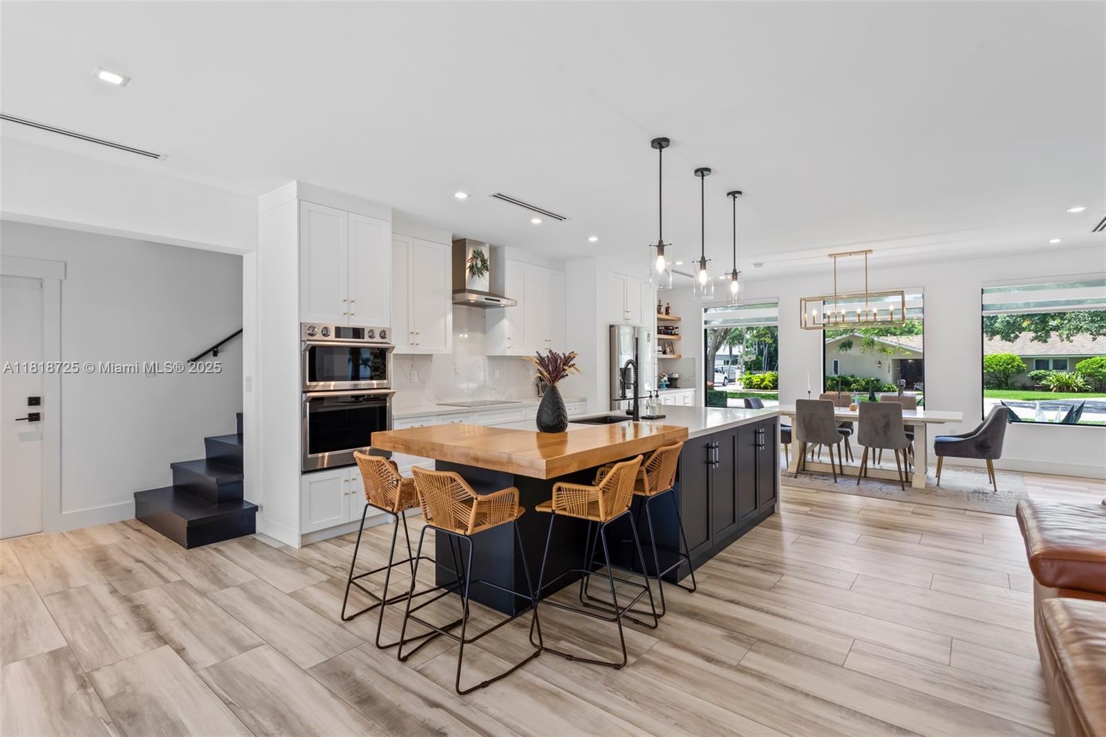 COLLEGE MNR - Residential