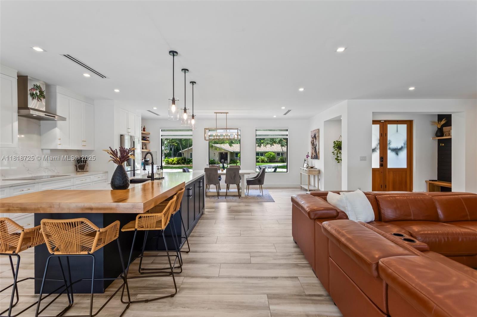 COLLEGE MNR - Residential