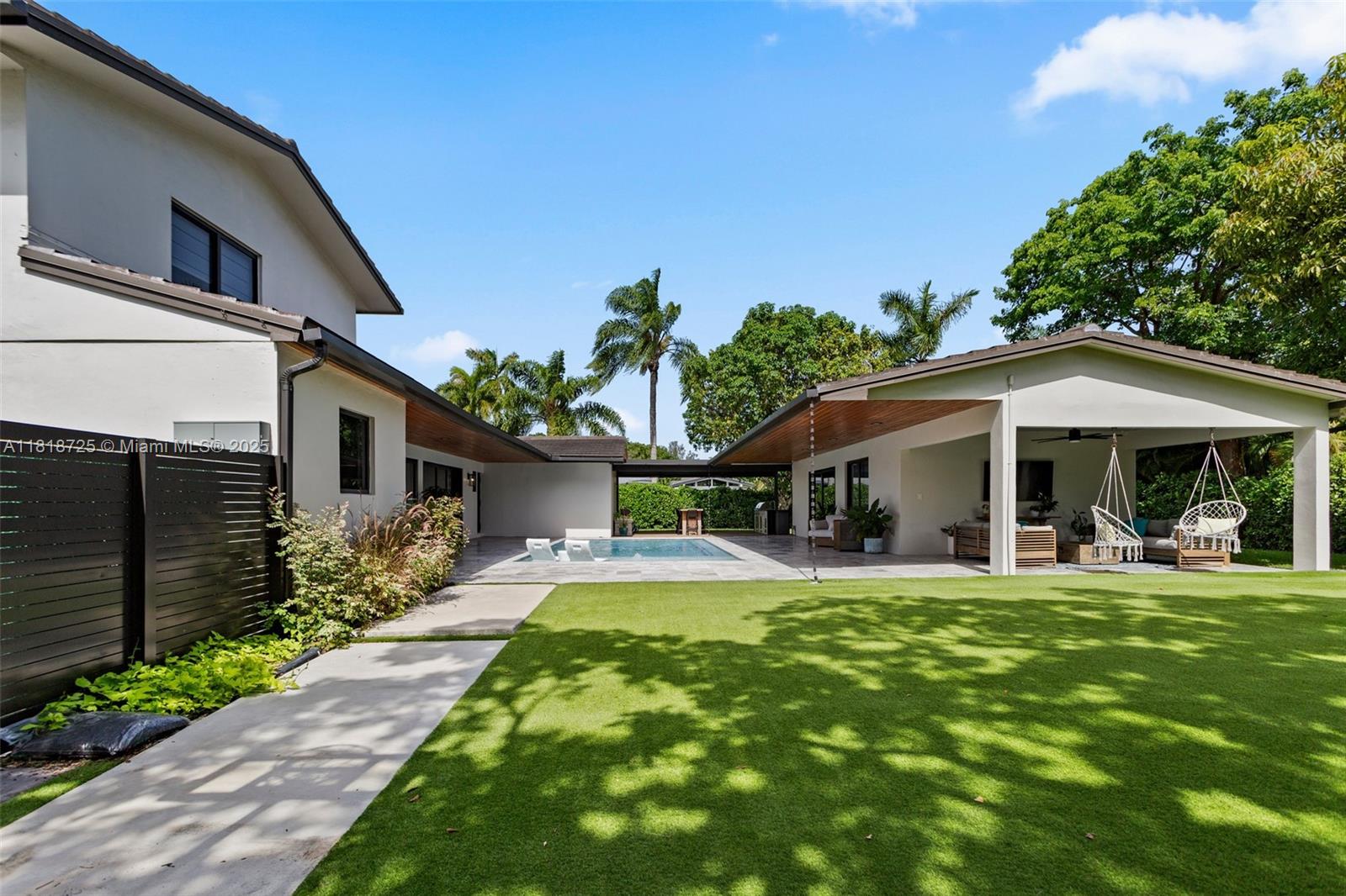 COLLEGE MNR - Residential