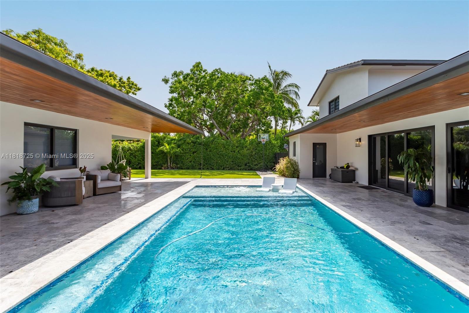 COLLEGE MNR - Residential