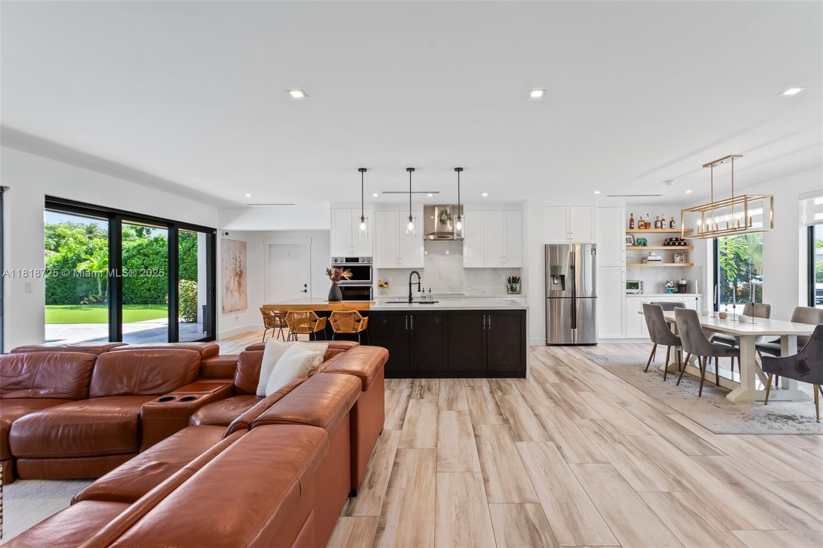 COLLEGE MNR - Residential