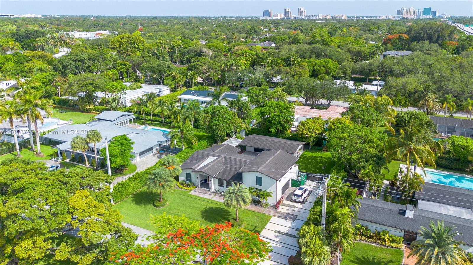 COLLEGE MNR - Residential