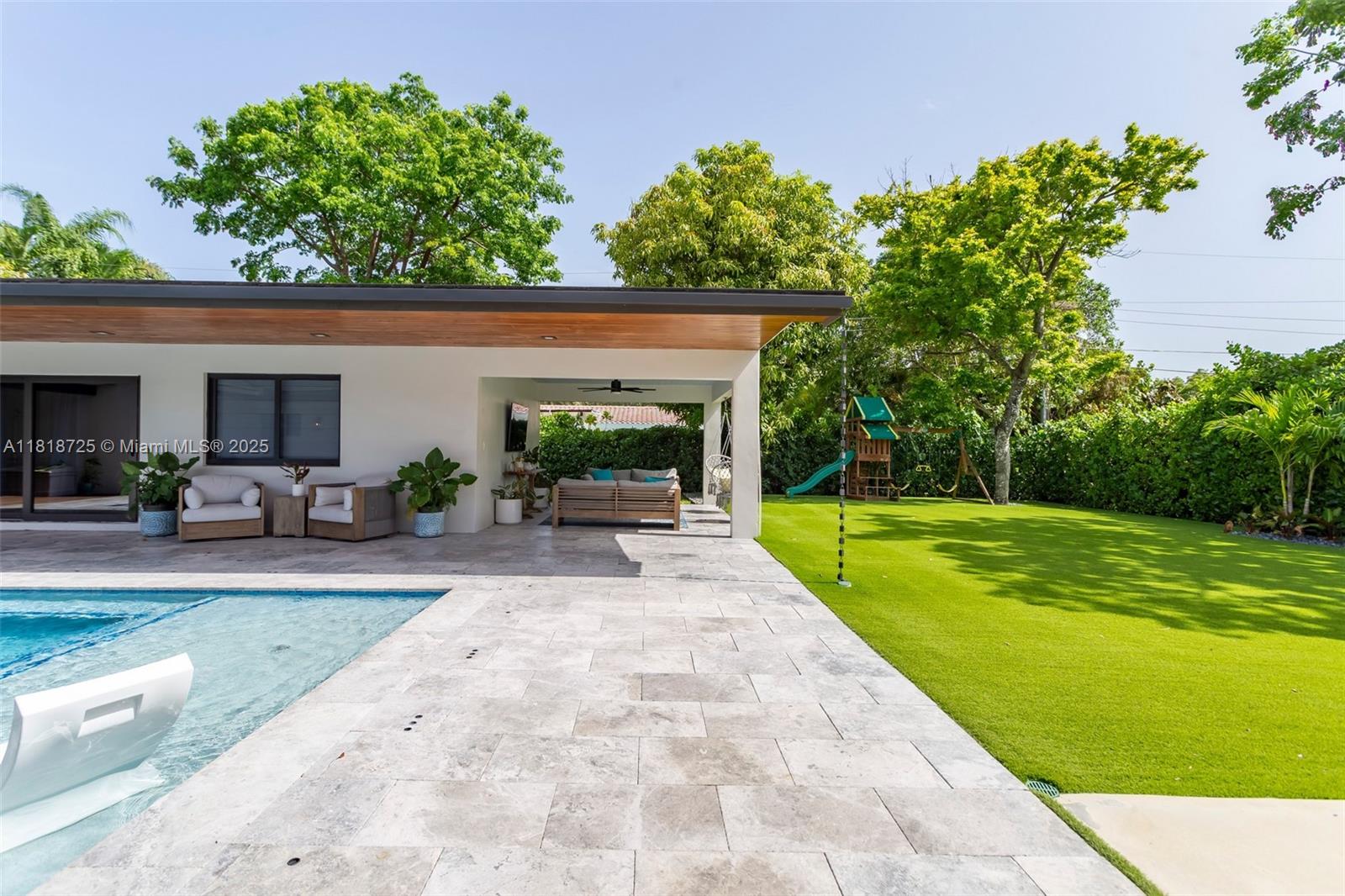 COLLEGE MNR - Residential