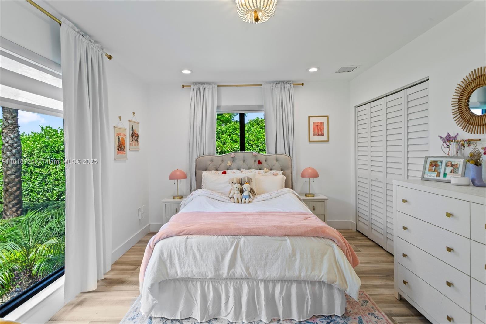 COLLEGE MNR - Residential