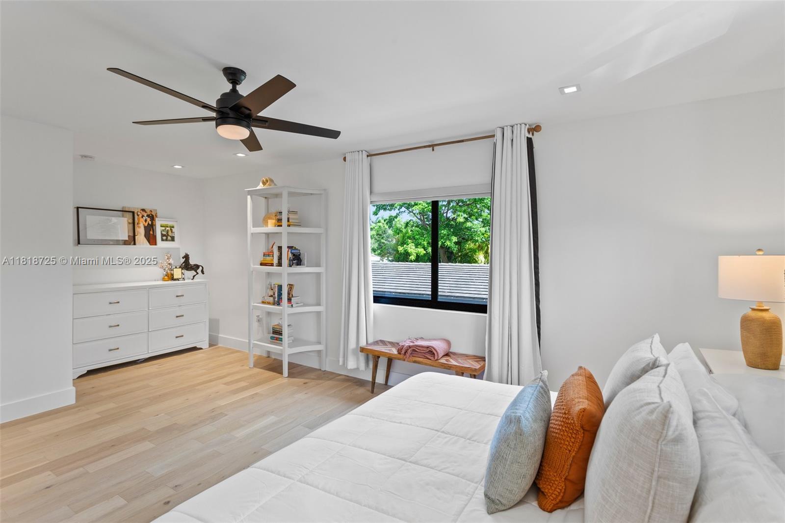 COLLEGE MNR - Residential