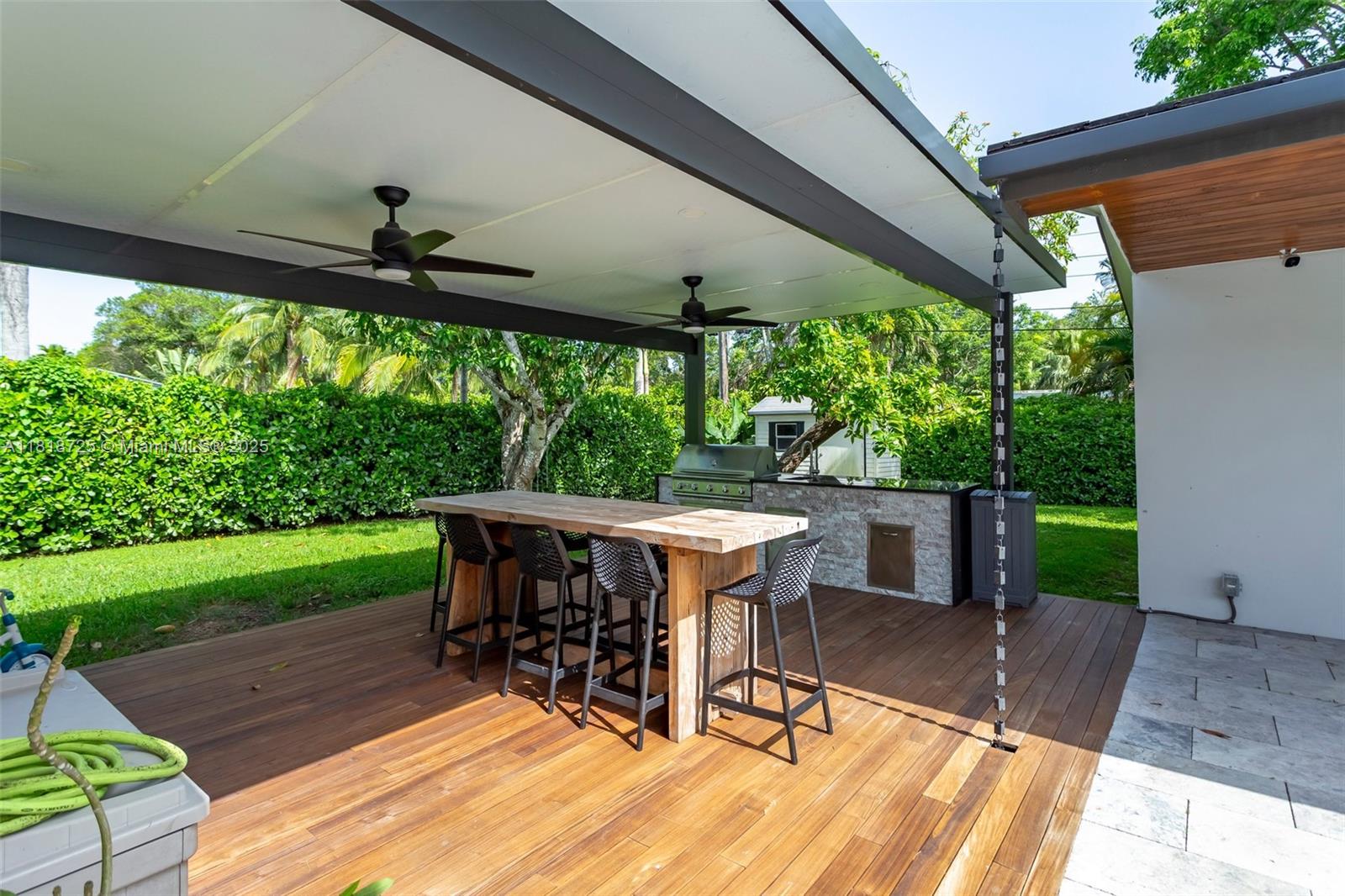 COLLEGE MNR - Residential