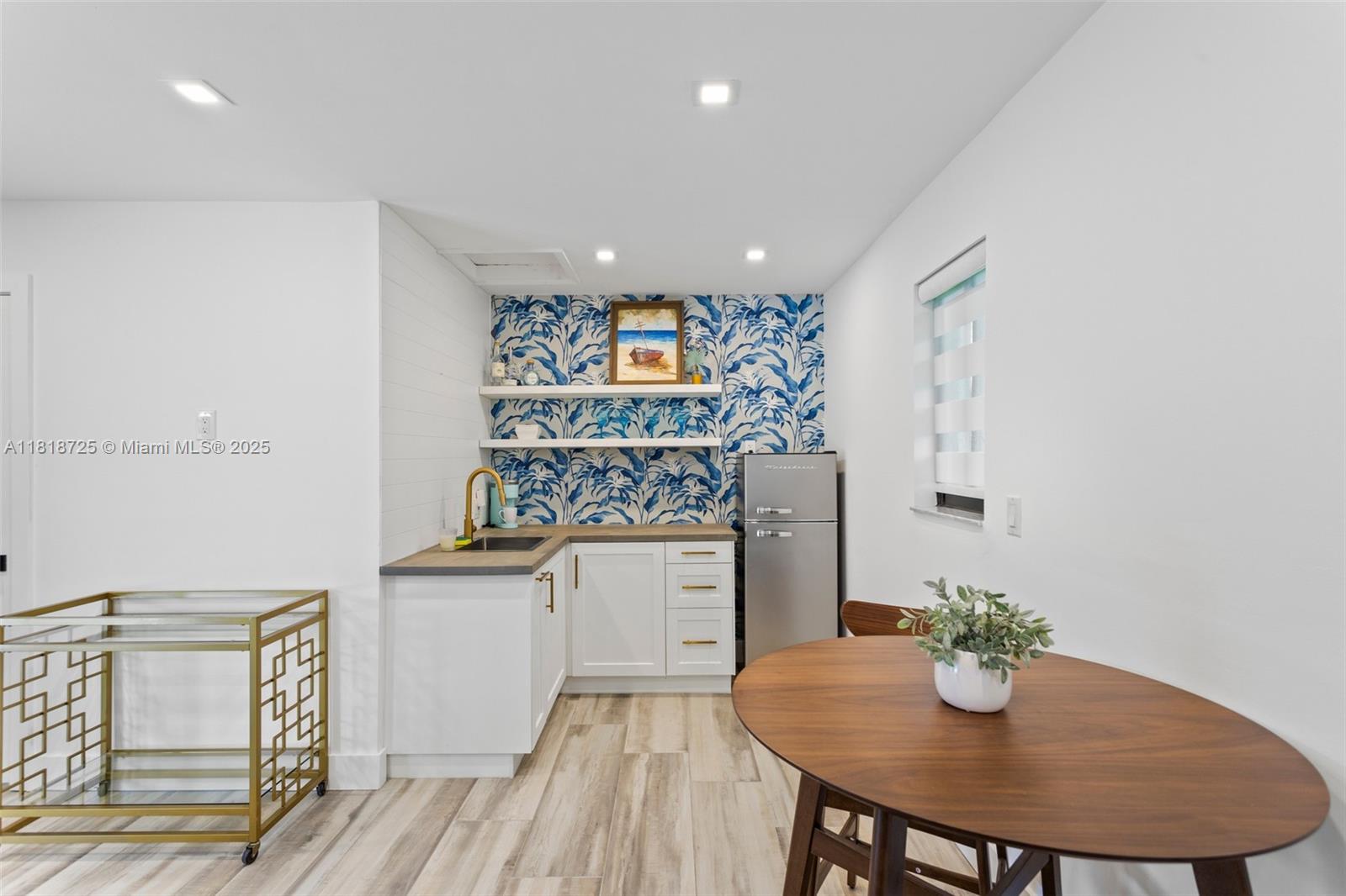 COLLEGE MNR - Residential