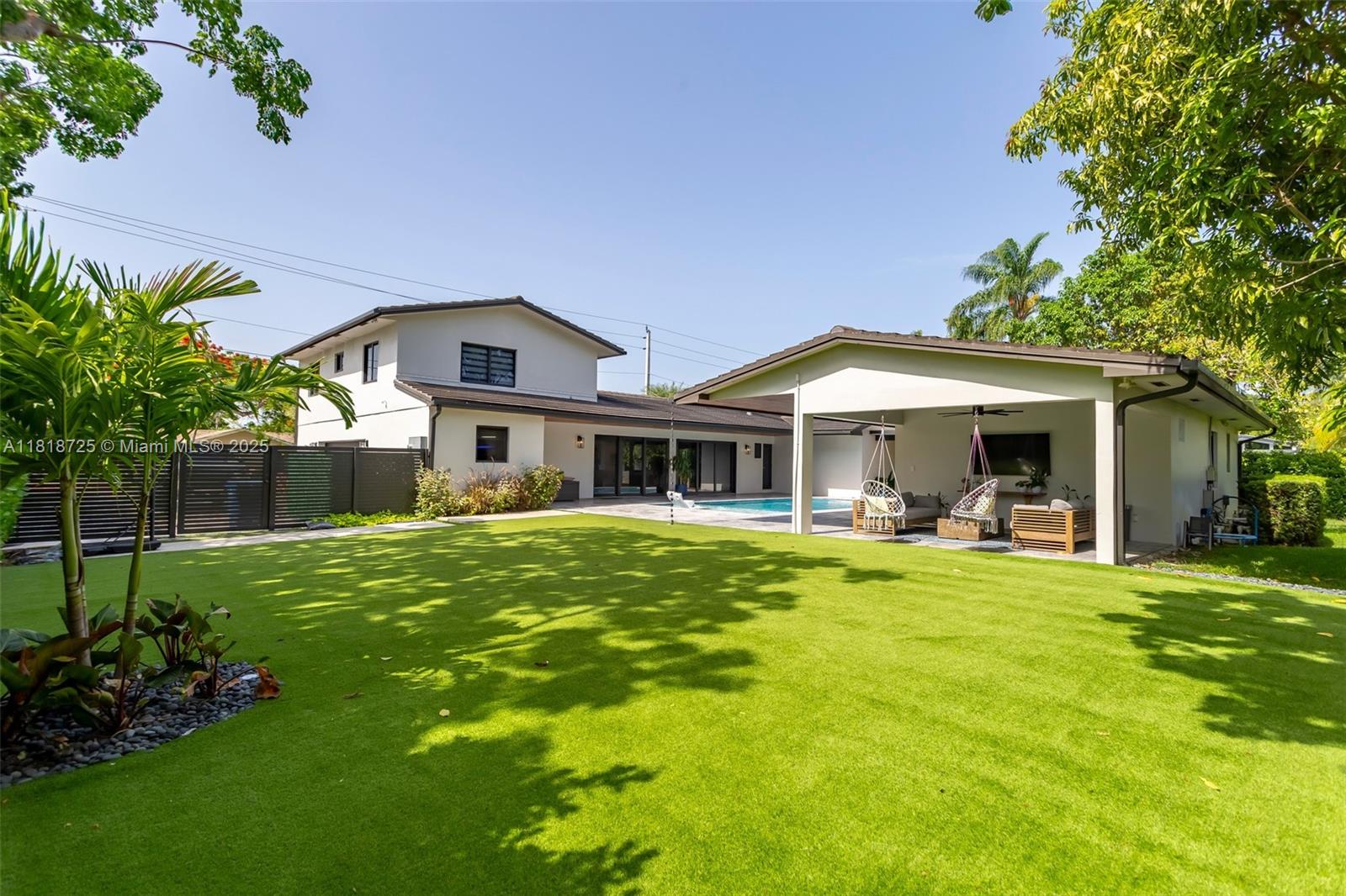 COLLEGE MNR - Residential