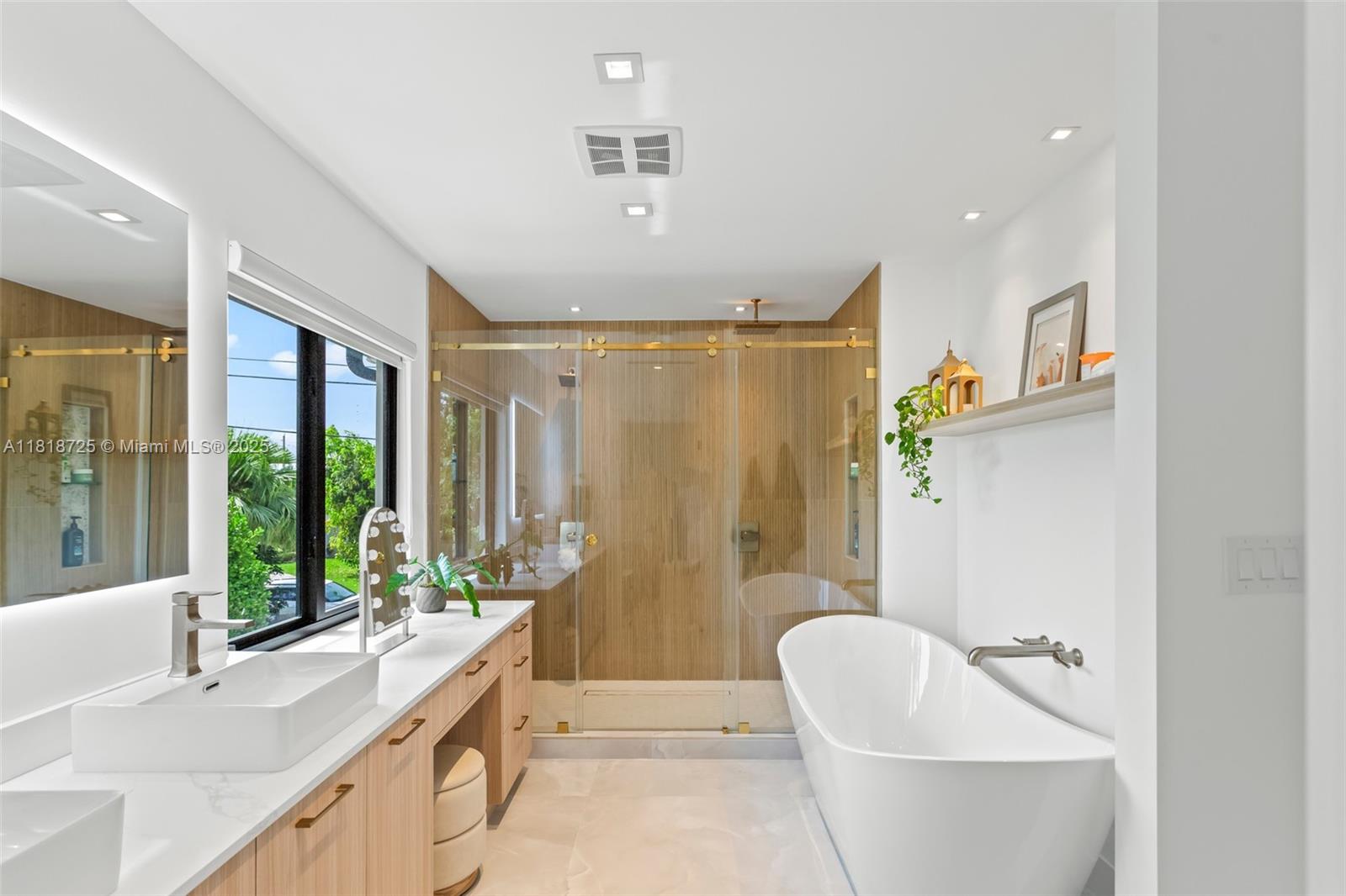 COLLEGE MNR - Residential