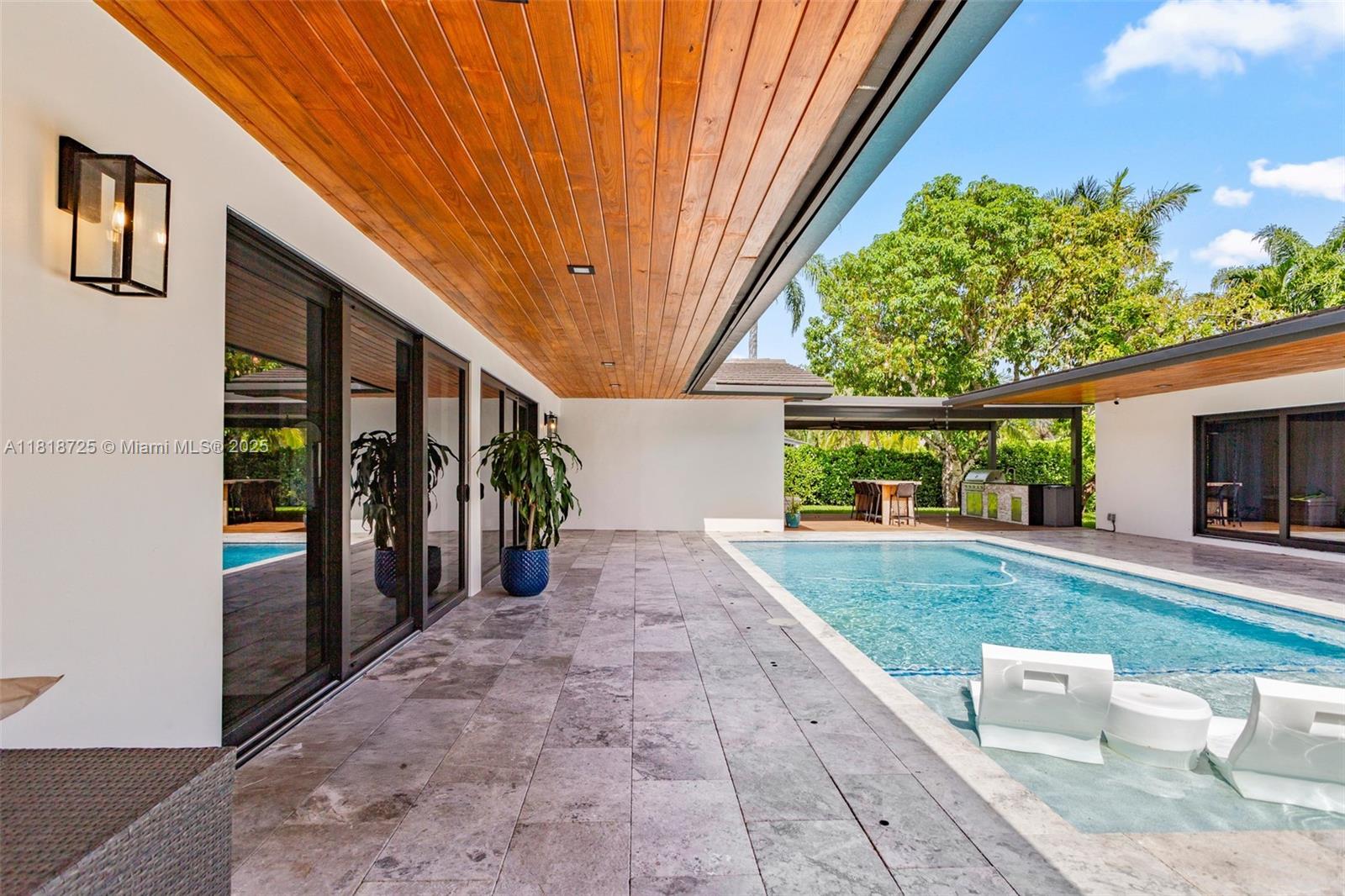 COLLEGE MNR - Residential