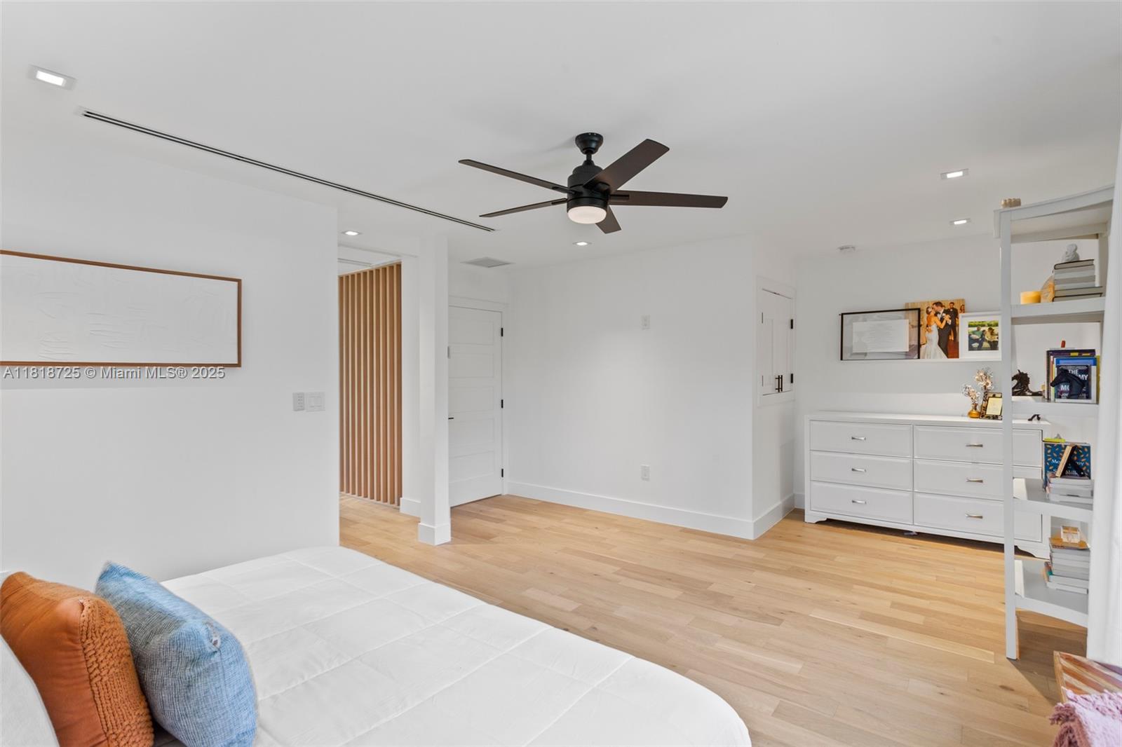 COLLEGE MNR - Residential