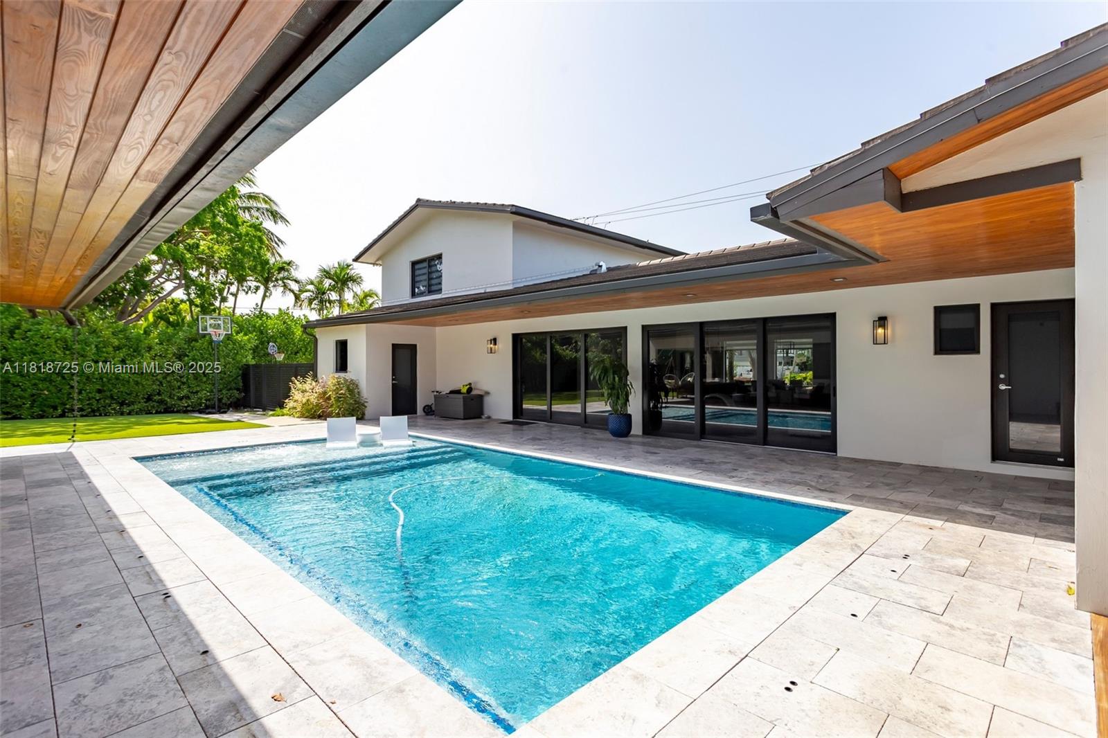 COLLEGE MNR - Residential