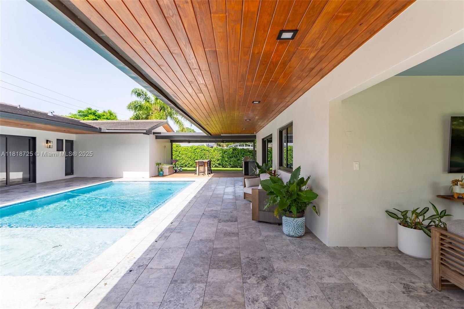 COLLEGE MNR - Residential