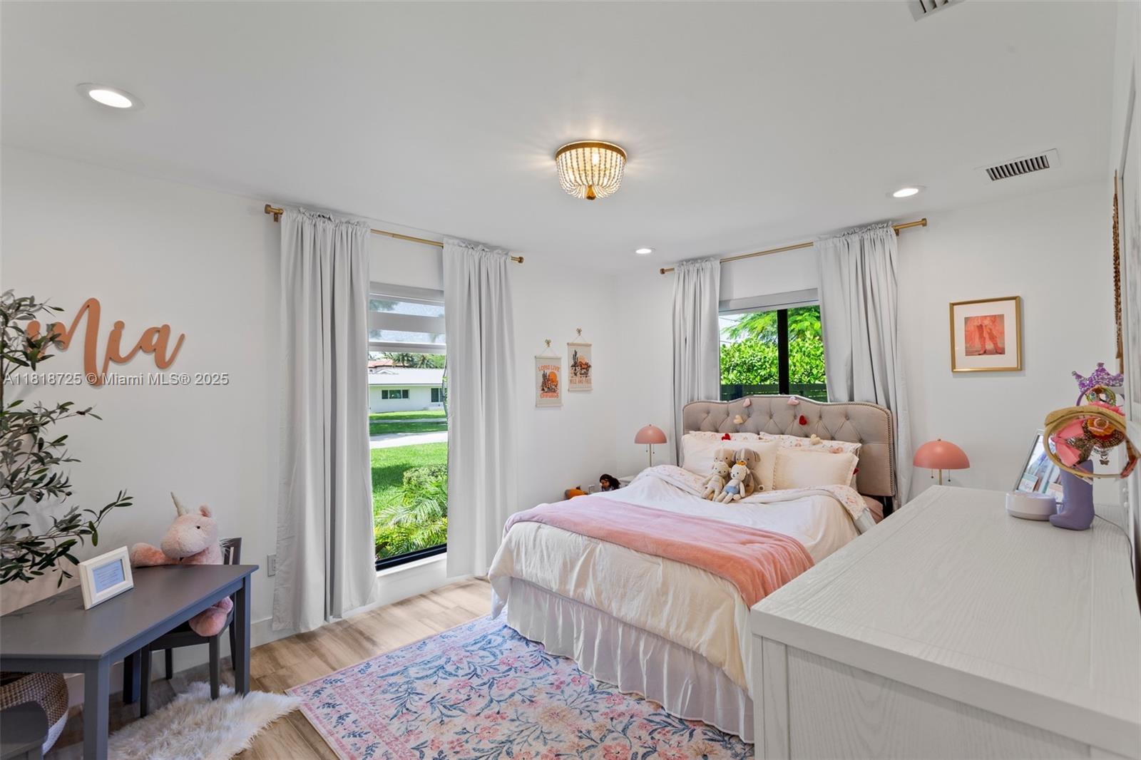 COLLEGE MNR - Residential