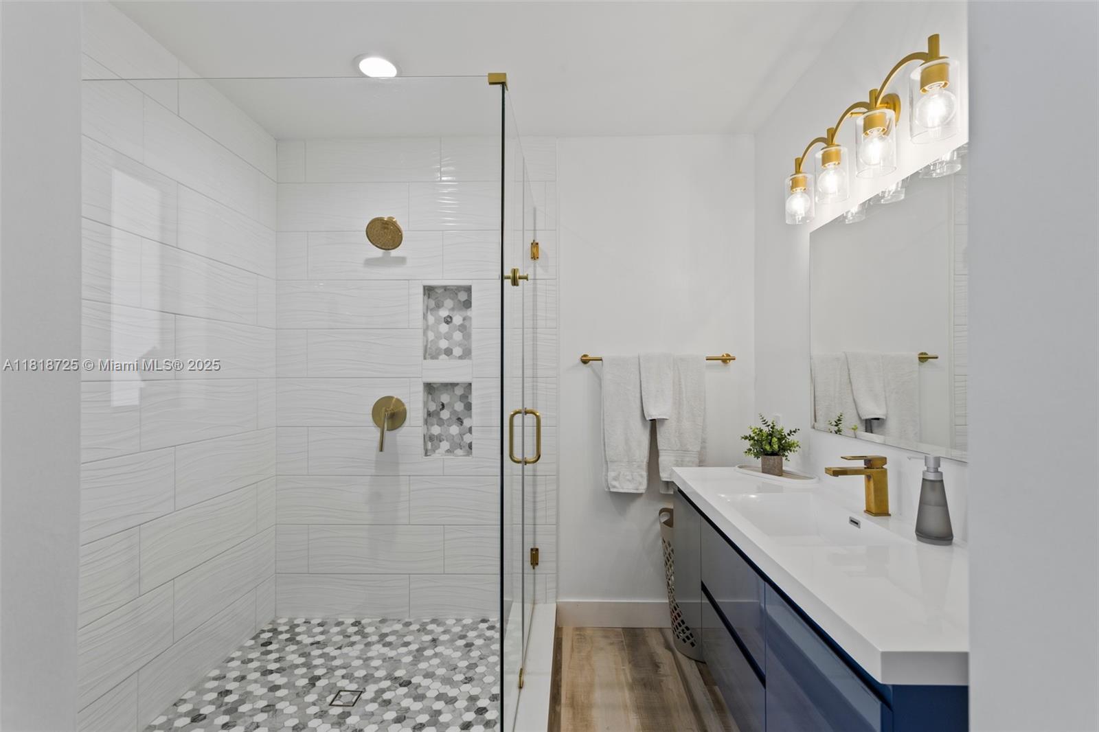 COLLEGE MNR - Residential