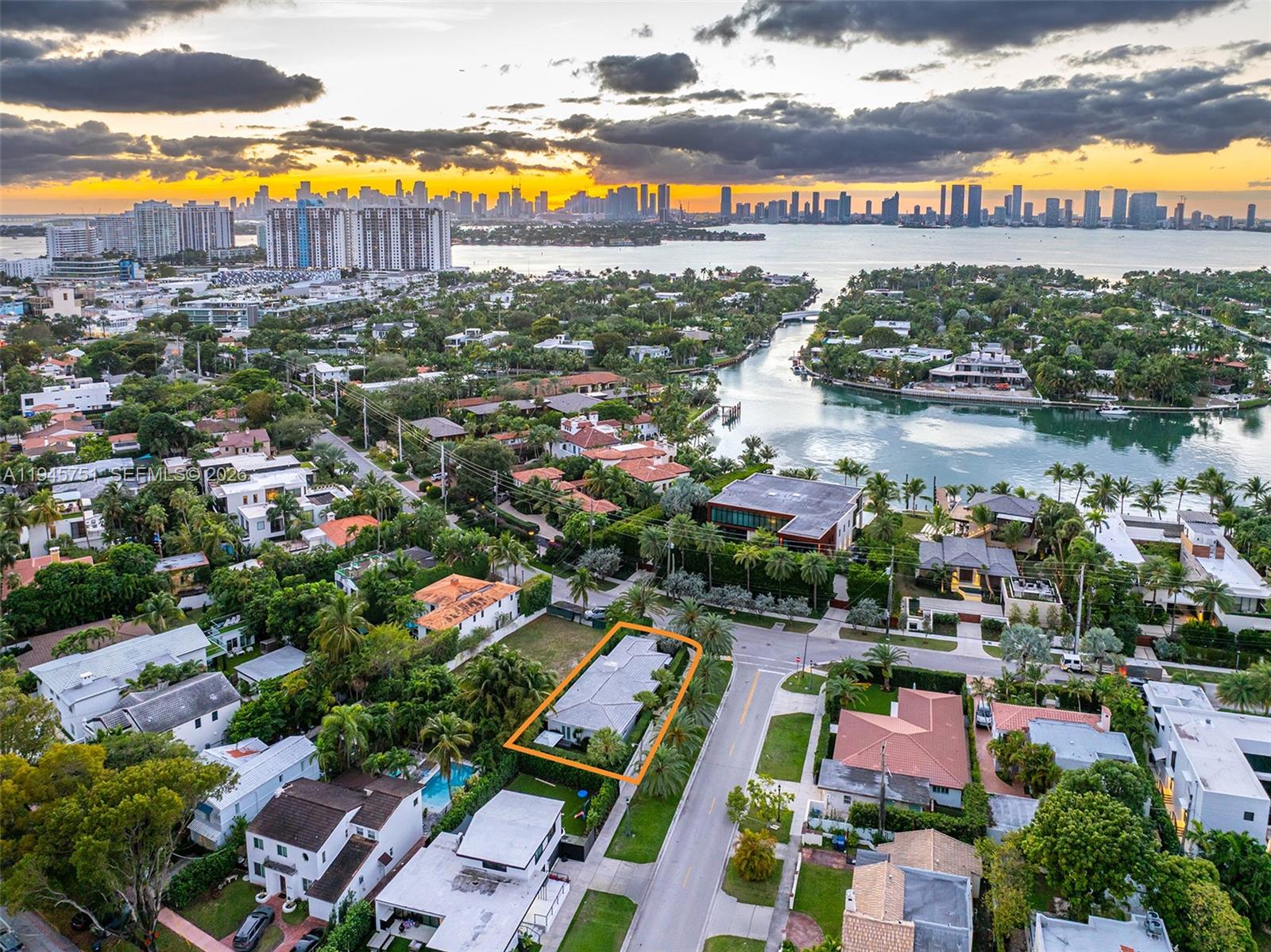 AMD PLAT OF SUNSET LAKE S - Residential