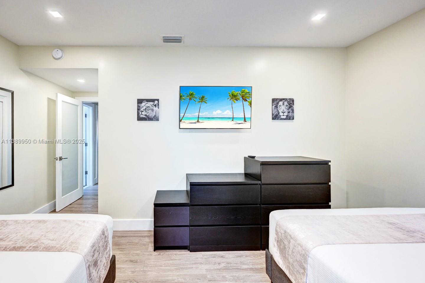 HOLLYWOOD LAKES SECTION - Residential Lease