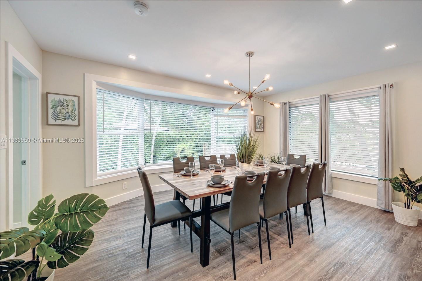 HOLLYWOOD LAKES SECTION - Residential Lease