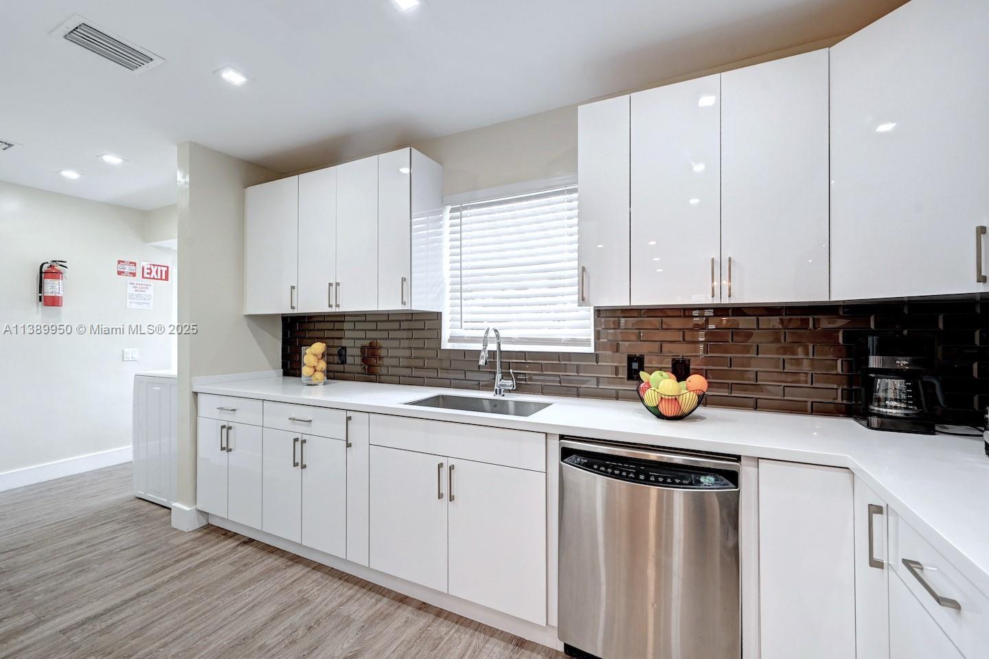 HOLLYWOOD LAKES SECTION - Residential Lease