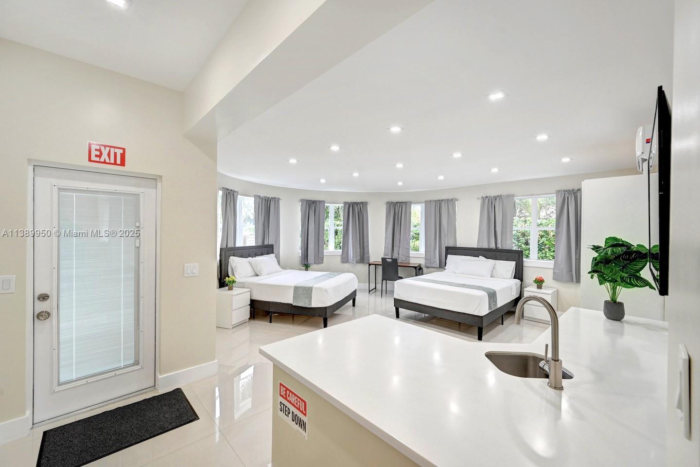 HOLLYWOOD LAKES SECTION - Residential Lease