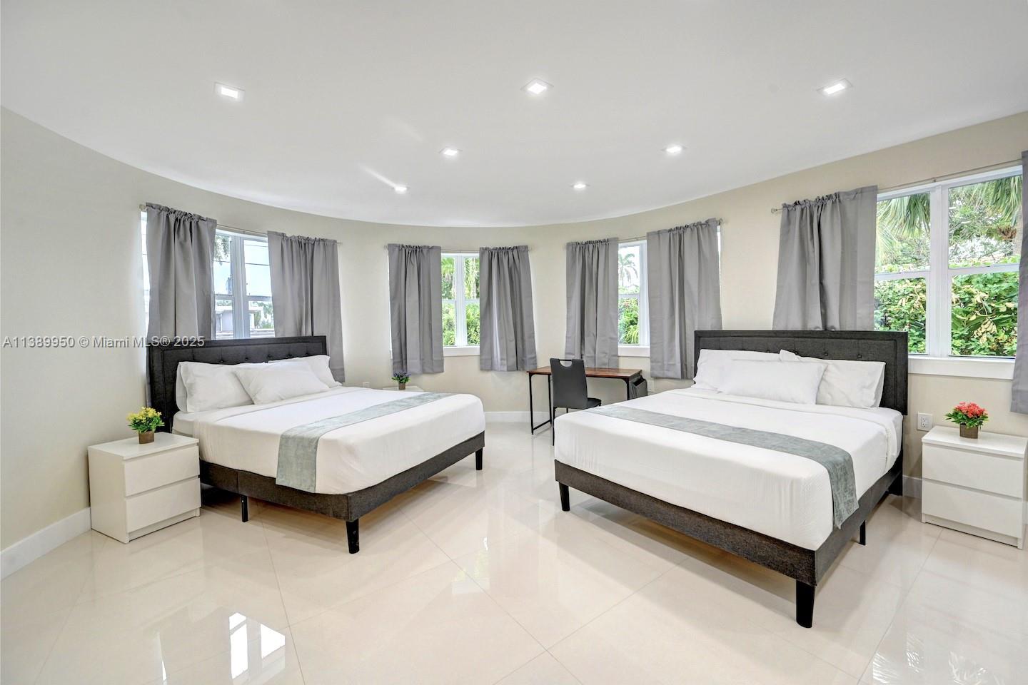 HOLLYWOOD LAKES SECTION - Residential Lease