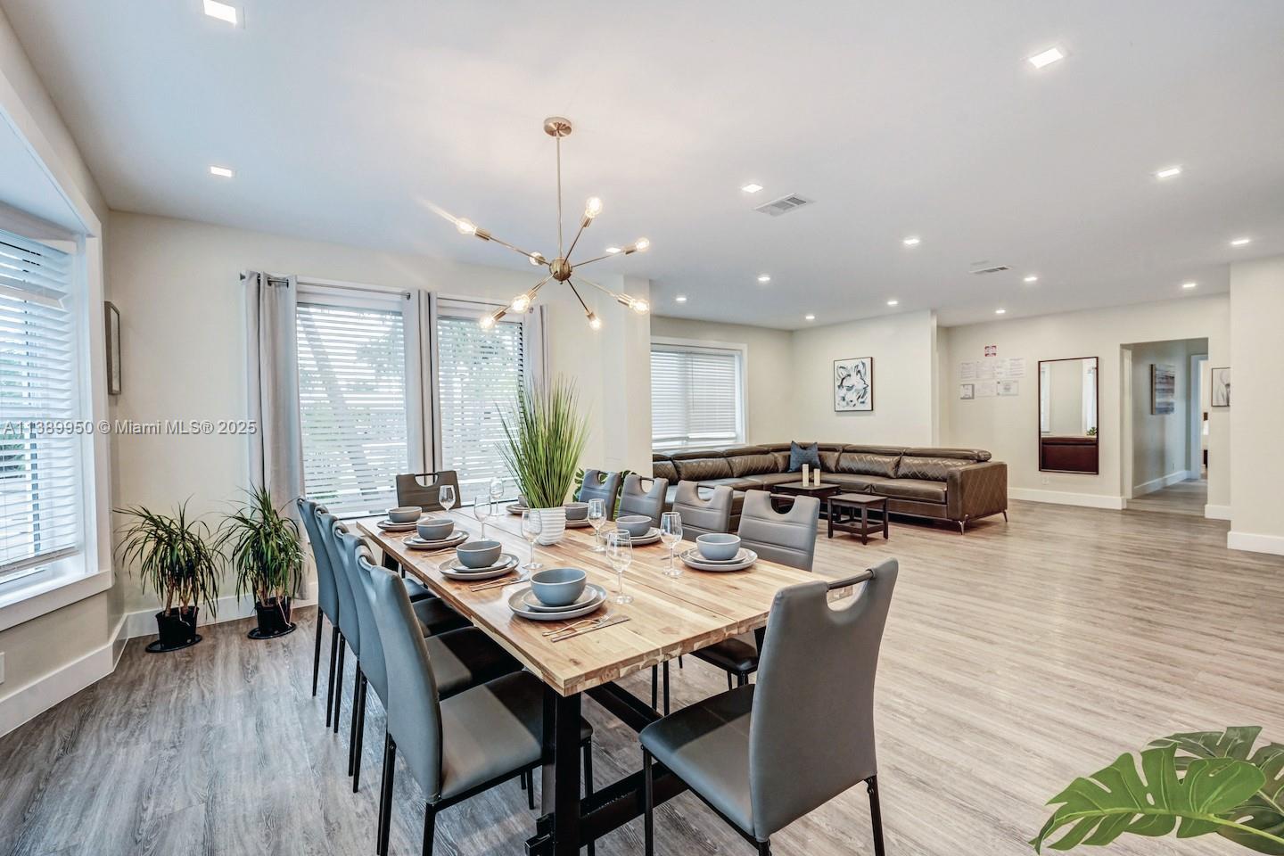 HOLLYWOOD LAKES SECTION - Residential Lease