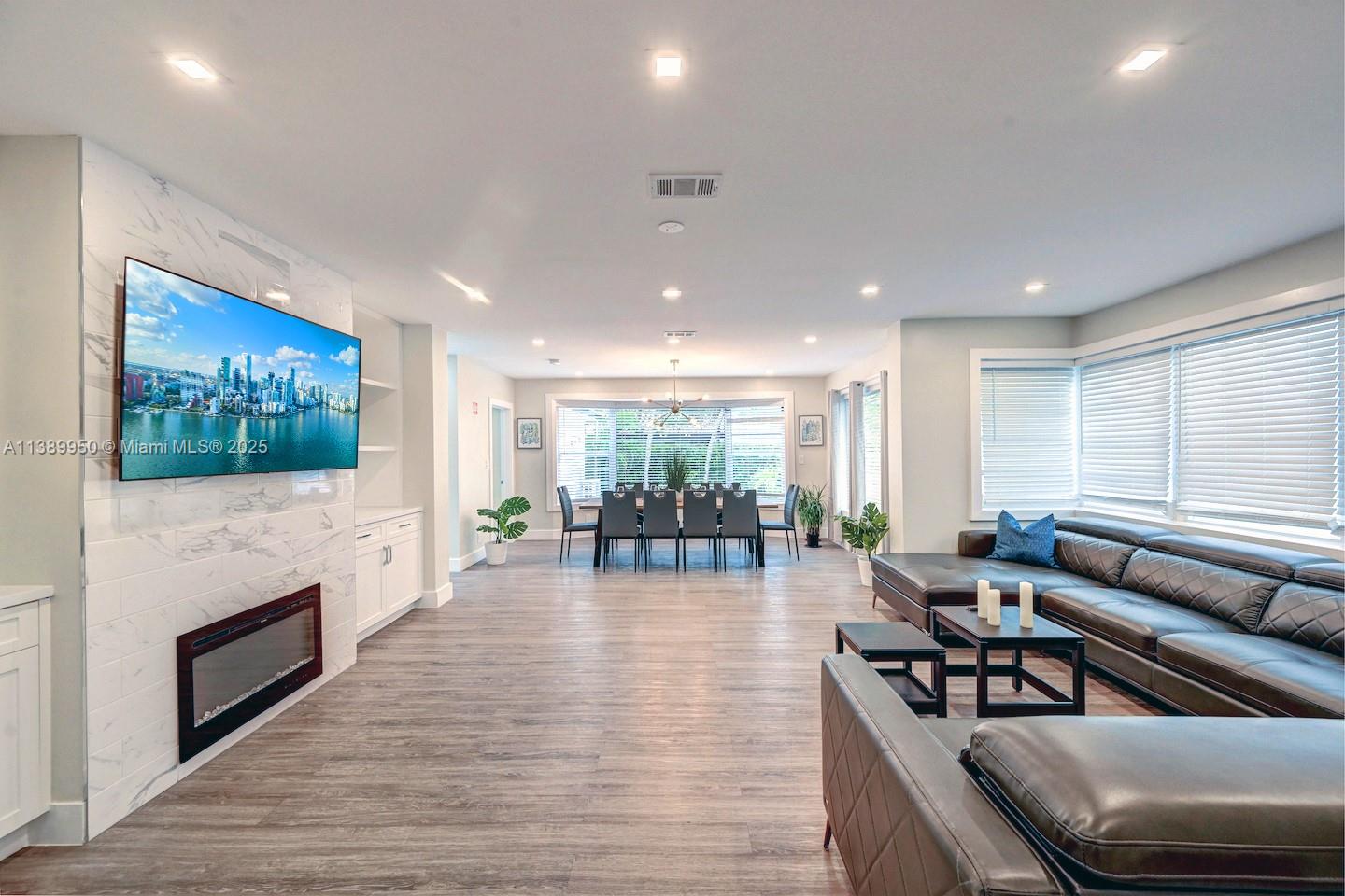 HOLLYWOOD LAKES SECTION - Residential Lease