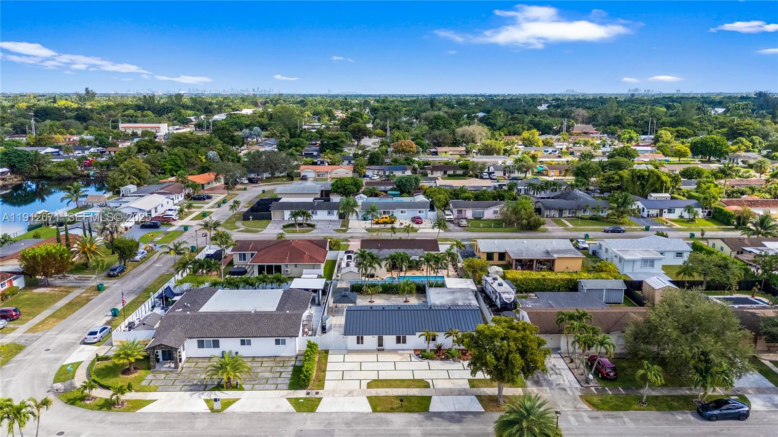 ROYALE GREEN SEC 3 - Residential