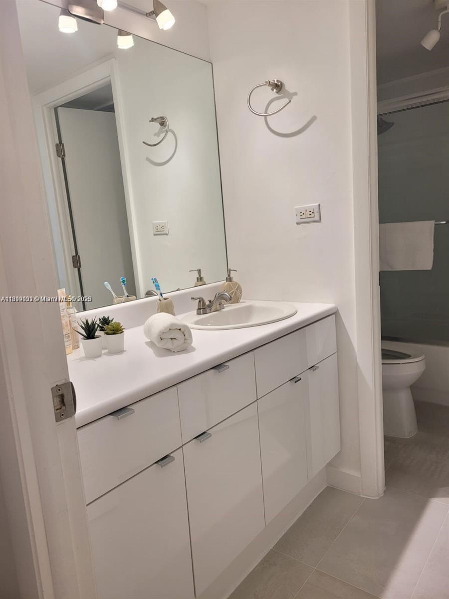 RONEY PALACE CONDO - Residential