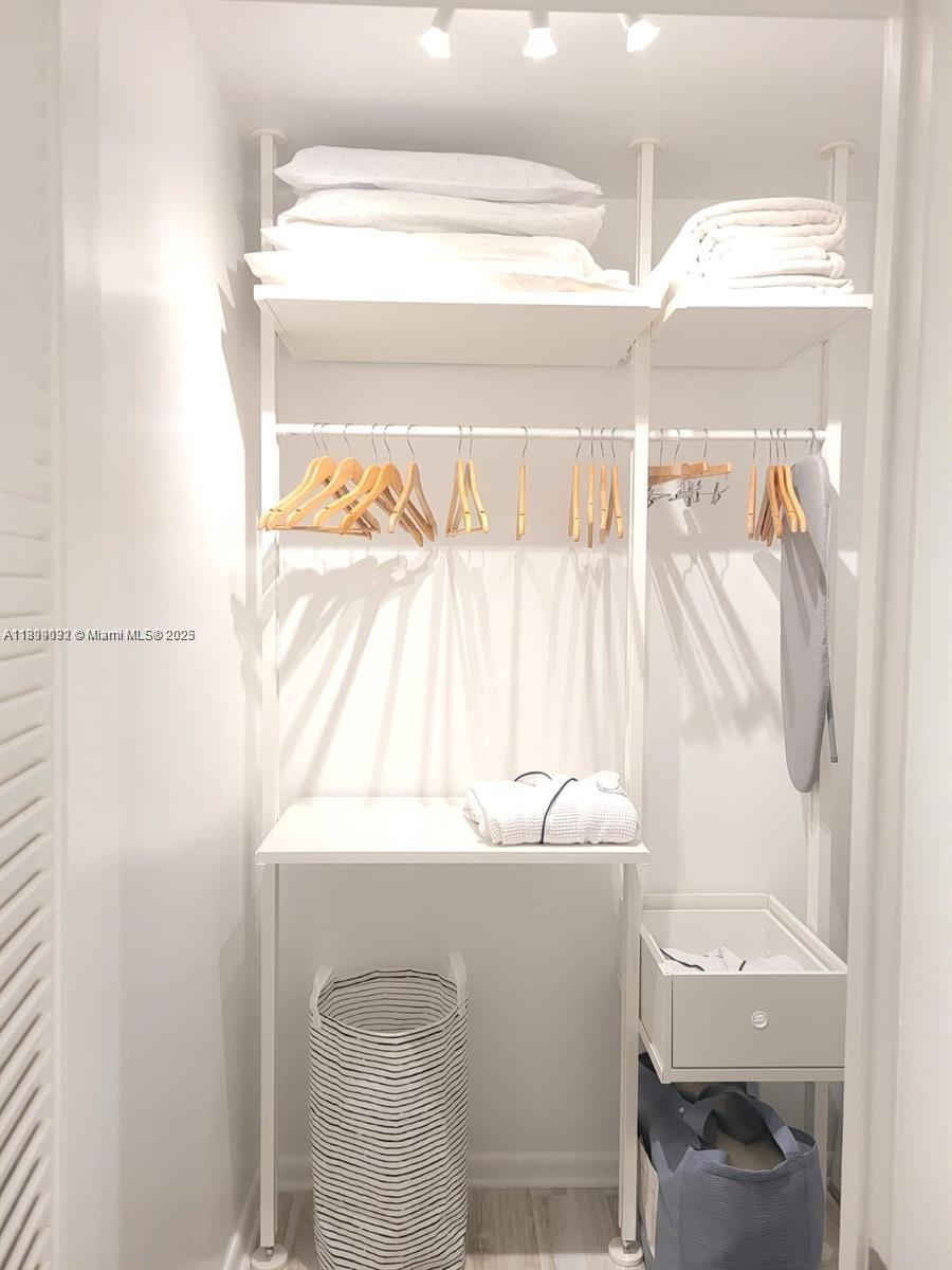 RONEY PALACE CONDO - Residential