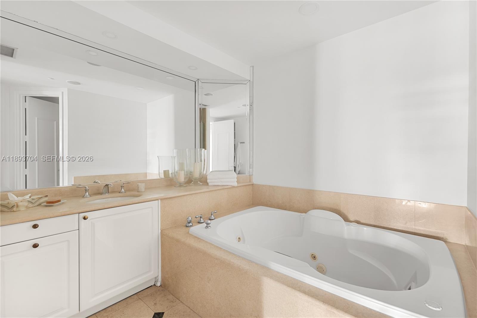 BELLA VISTA MID RISE NORT - Residential