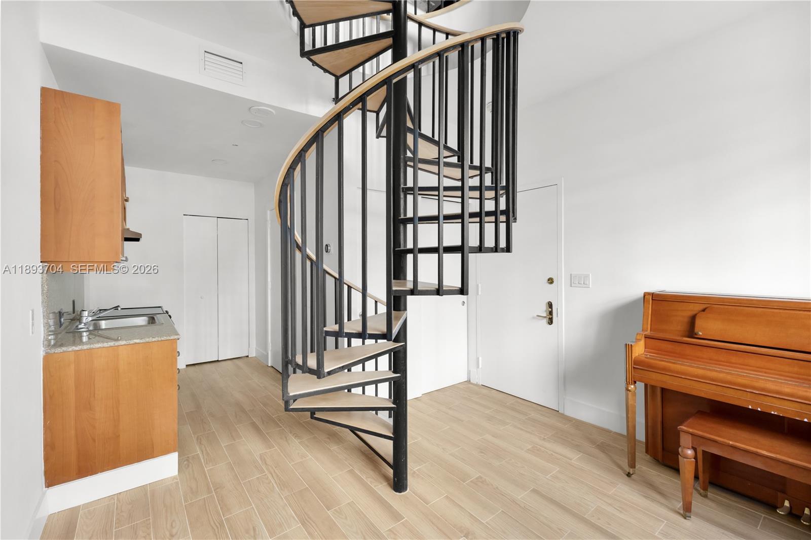 BELLA VISTA MID RISE NORT - Residential