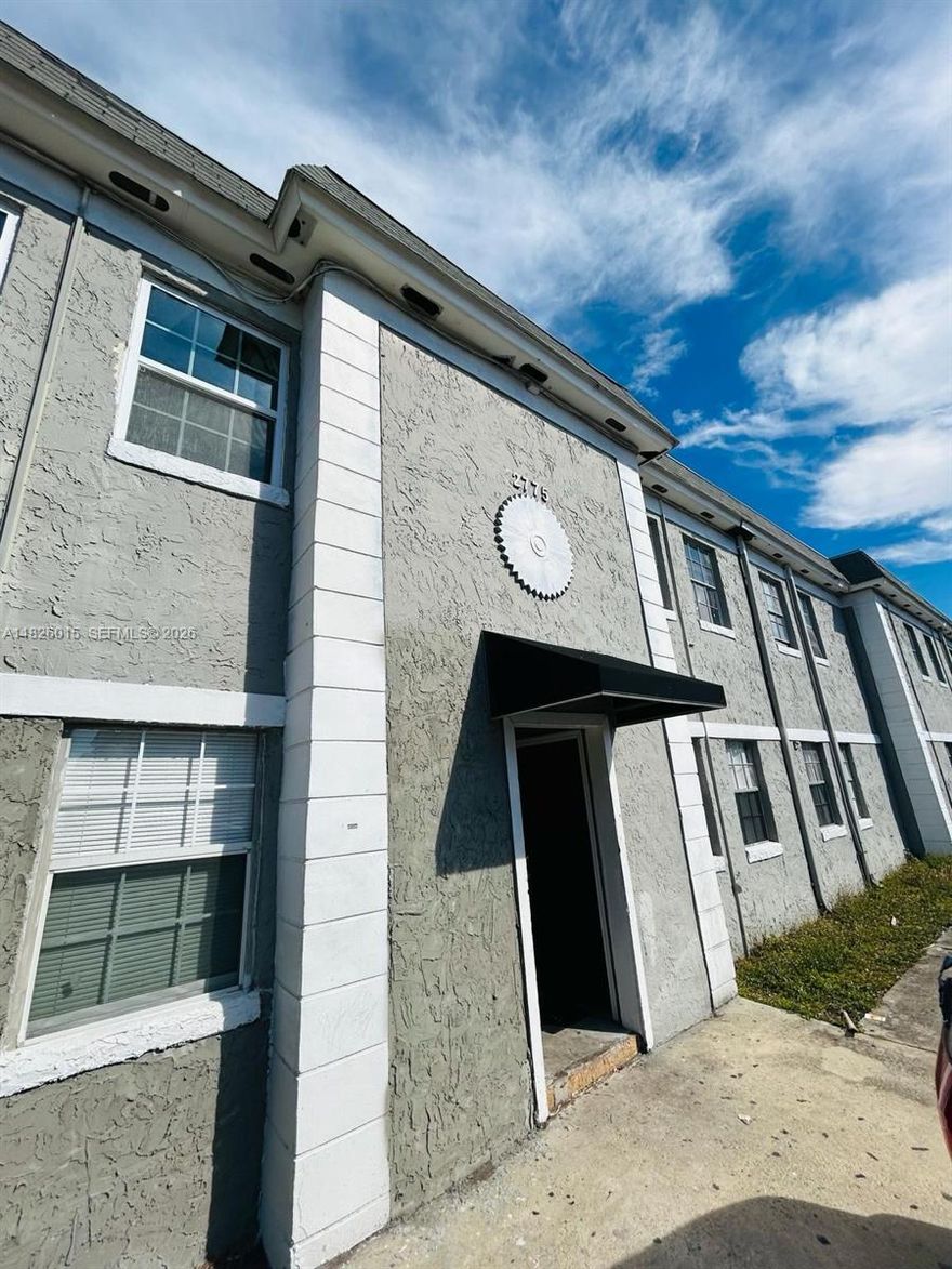 Live or Invest! Bright & Functional Condo at Catalina Isles.
Excellent opportunity for end users or investors. This bright and well-maintained unit offers a practical layout, low carrying costs, and strong rental potential. Ideally located just minutes from Downtown Orlando, major highways, and the Mall at Millenia. The unit is currently vacant, allowing for immediate occupancy or quick tenant placement. Community amenities include swimming pool and on-site laundry facilities. A versatile property with solid upside in a high-demand rental area.