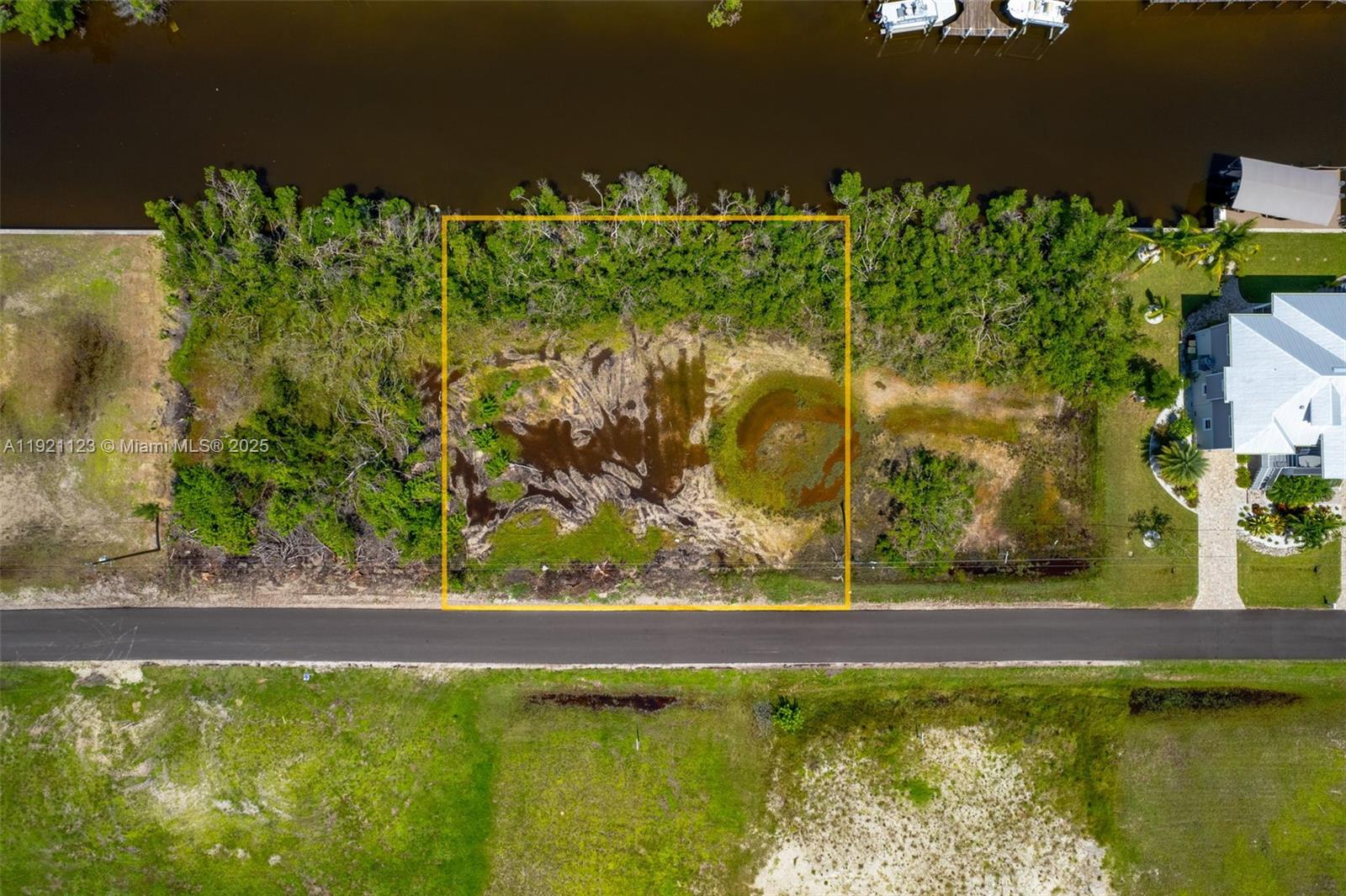 PIRATE HARBOR - Land