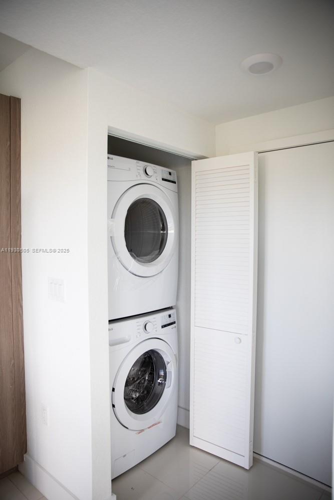 AURORA AT GRAND PALMS - Residential Lease